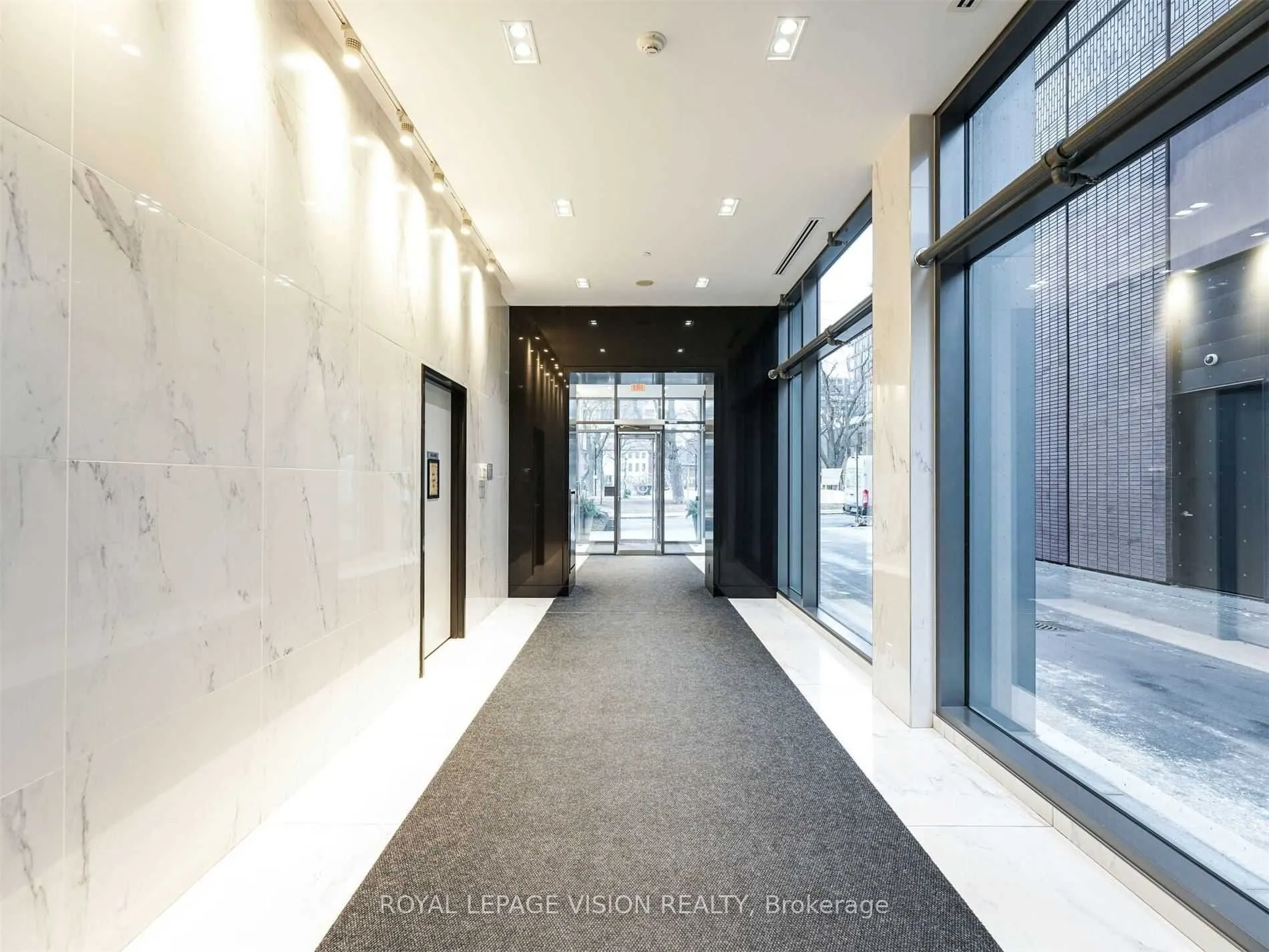 39 Brant Street, #702