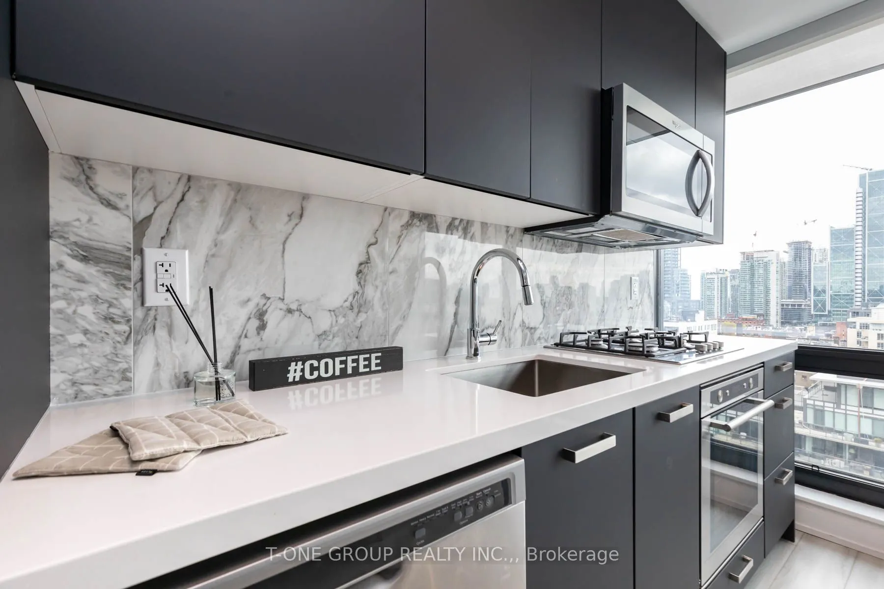 458 Richmond Street W, #1405