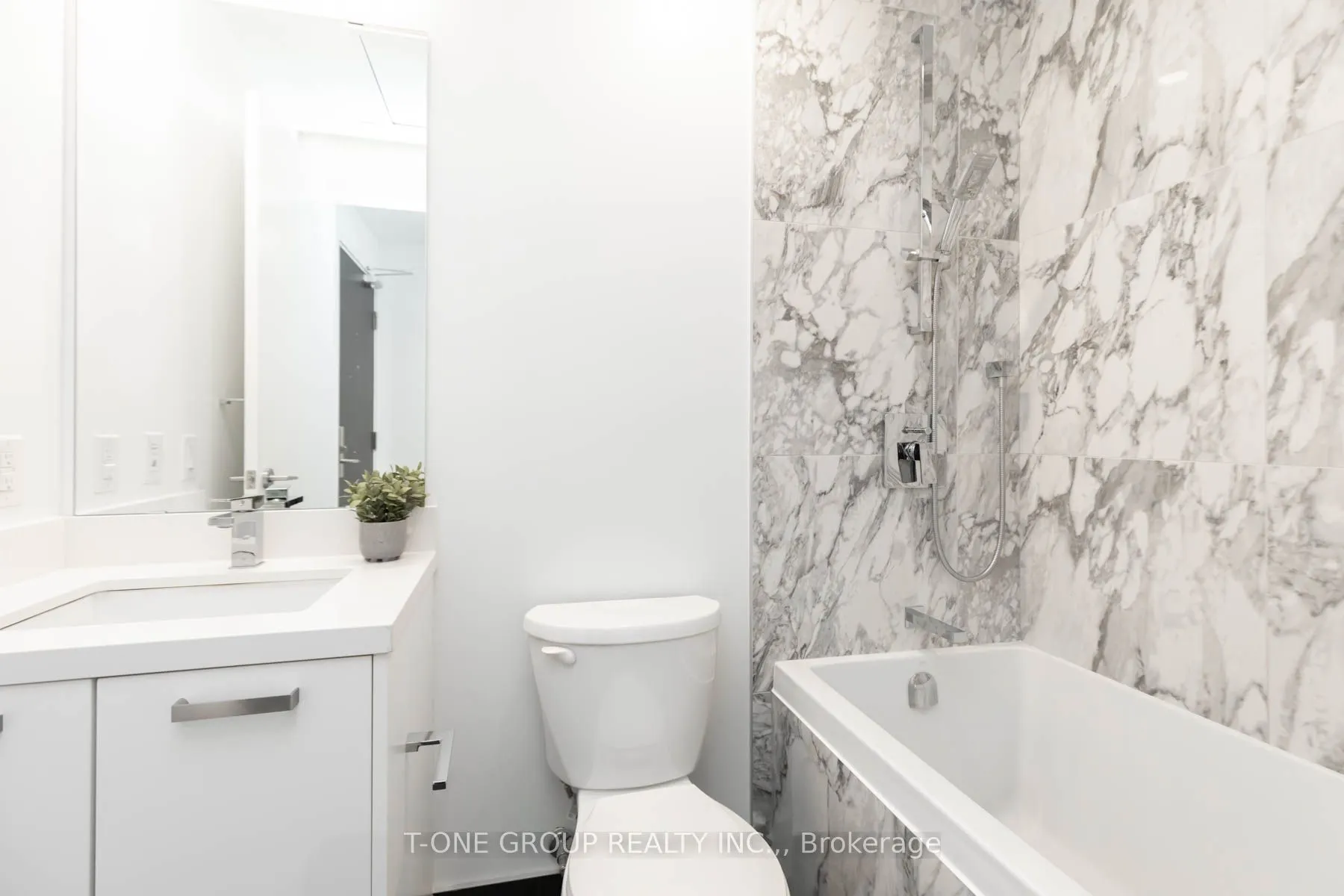 458 Richmond Street W, #1405