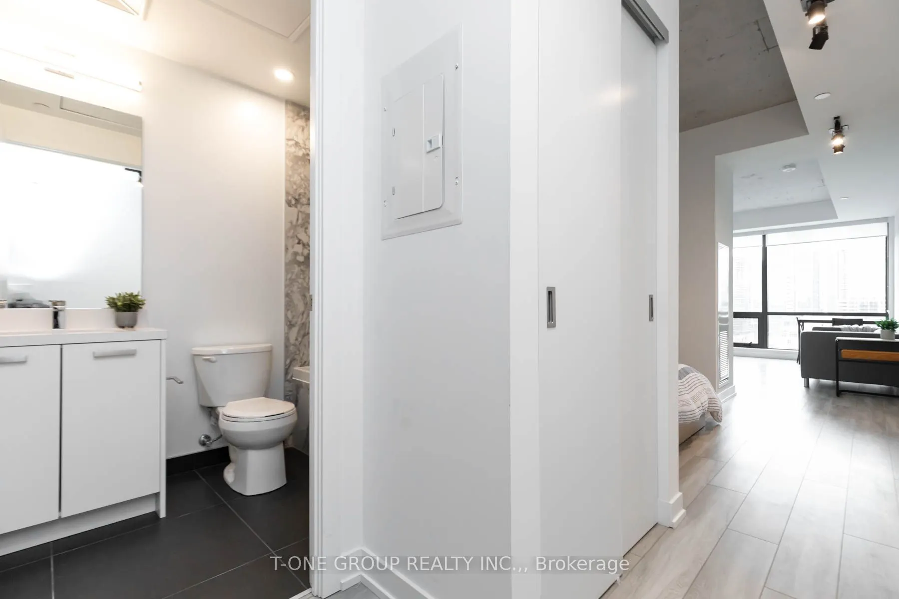 458 Richmond Street W, #1405