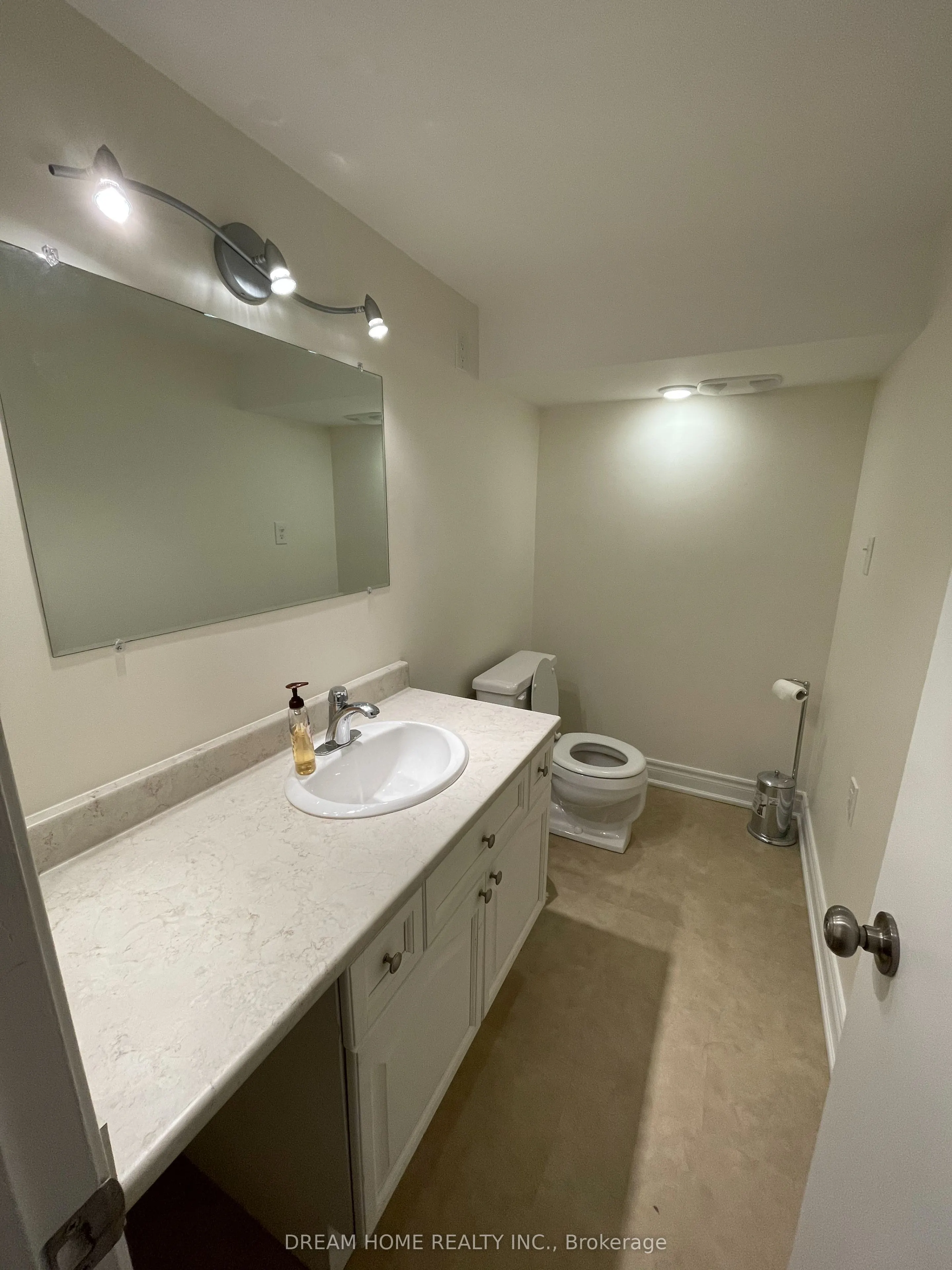 74 Upper Canada Drive, #6