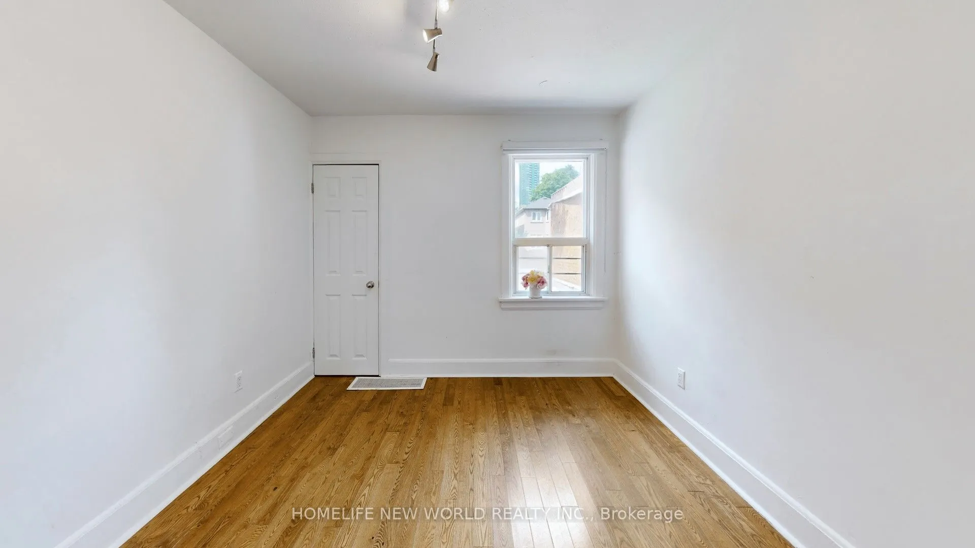 14 Franklin Avenue, #Main Fl