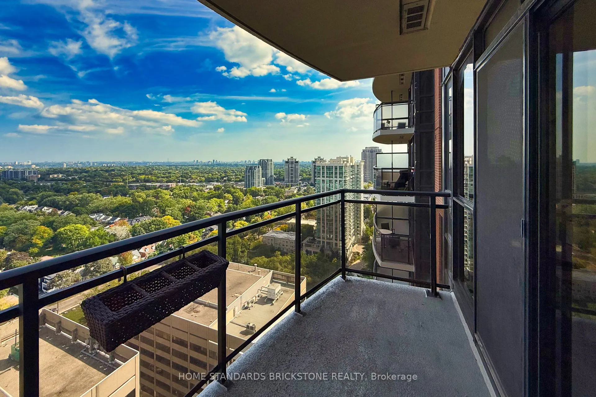 33 Sheppard Avenue E, #2712