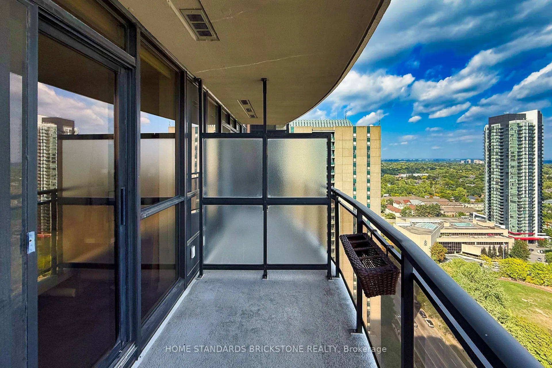 33 Sheppard Avenue E, #2712