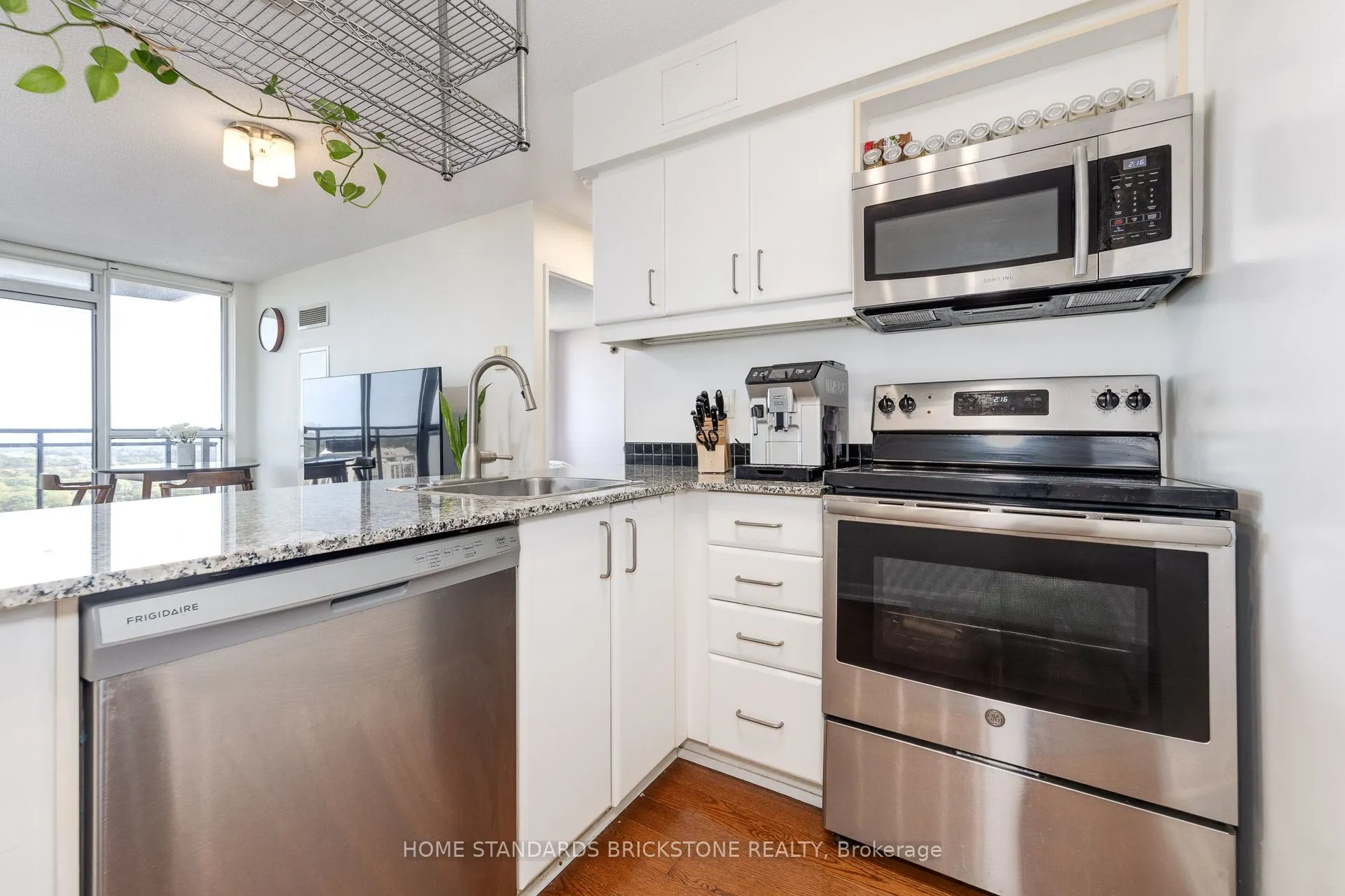 33 Sheppard Avenue E, #2712