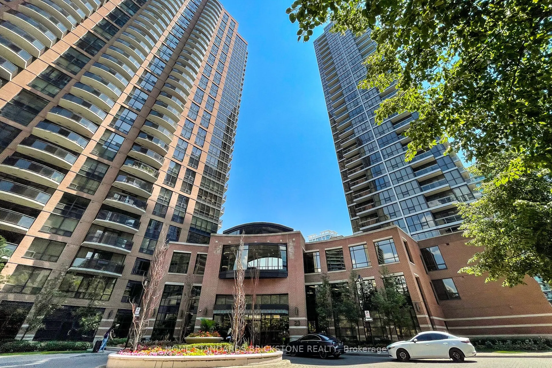 33 Sheppard Avenue E, #2712