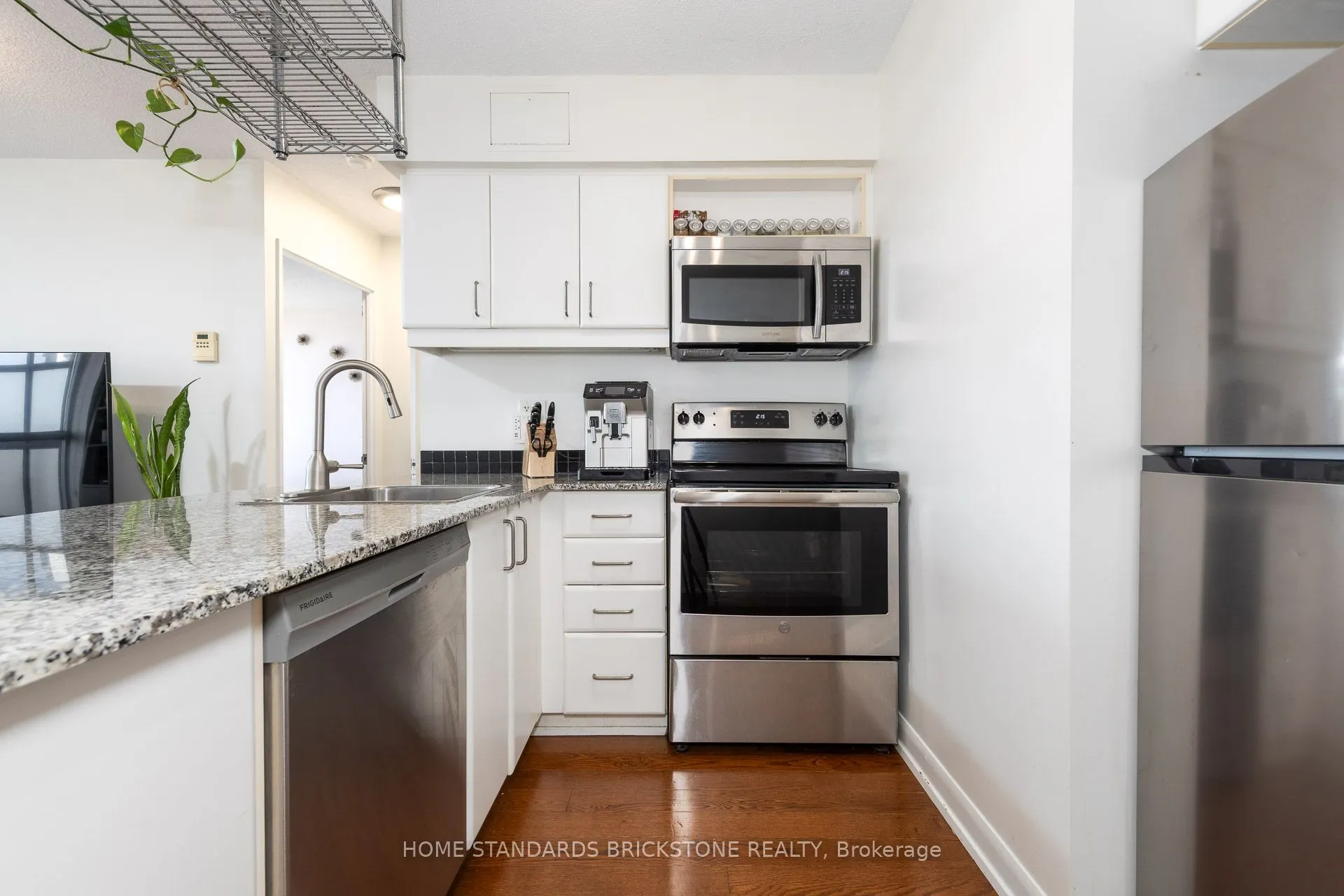 33 Sheppard Avenue E, #2712