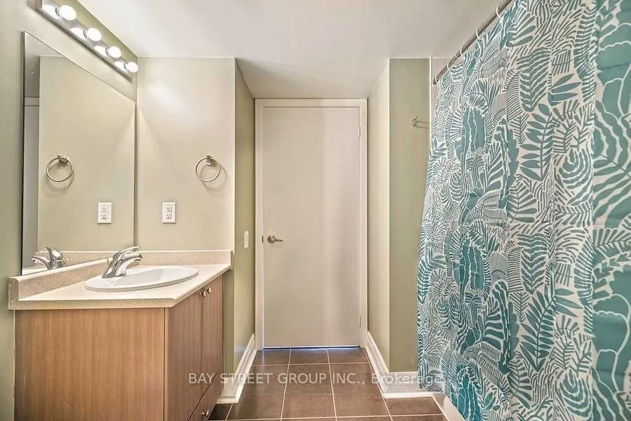 525 Wilson Avenue, #940