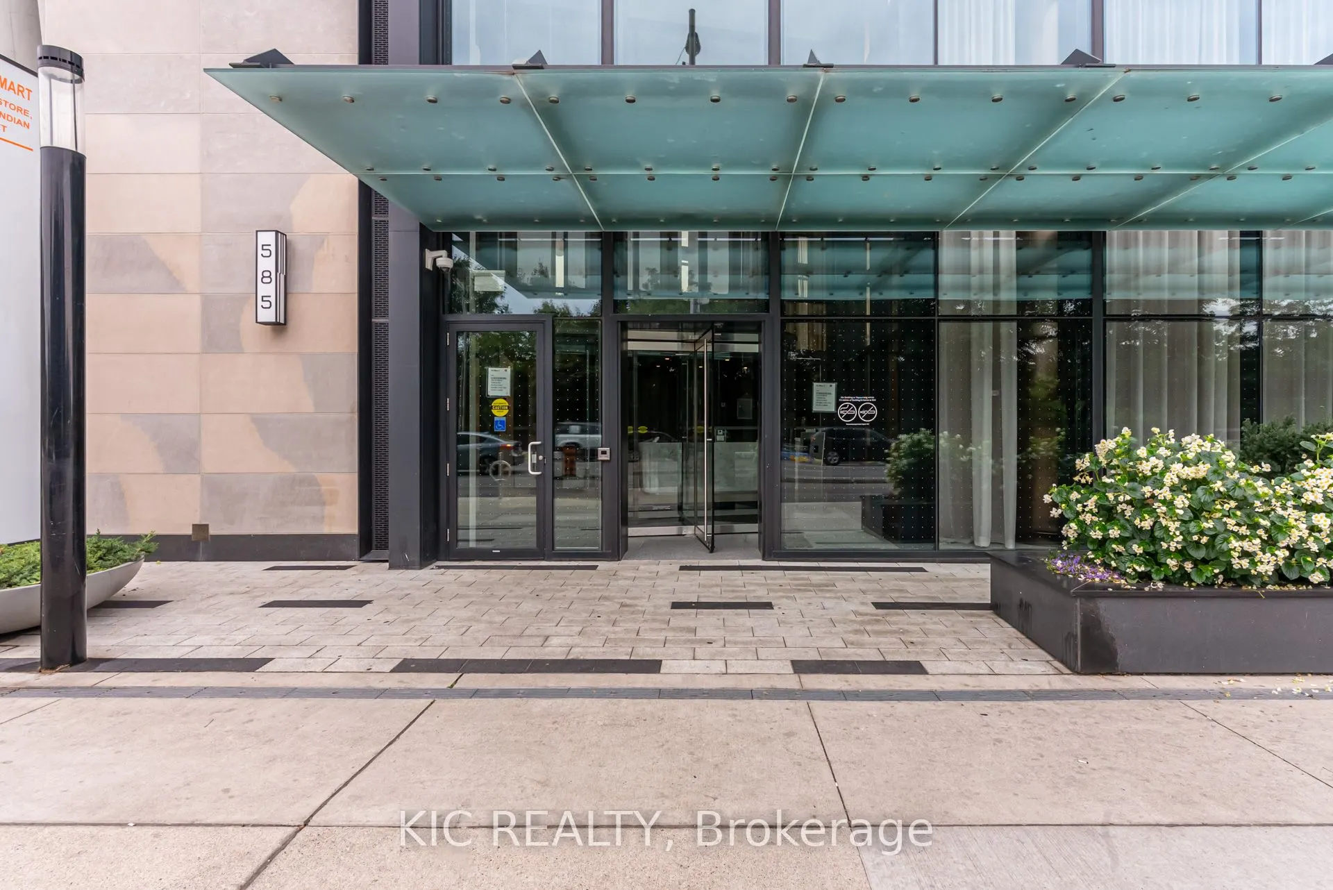 585 Bloor Street E, #3923