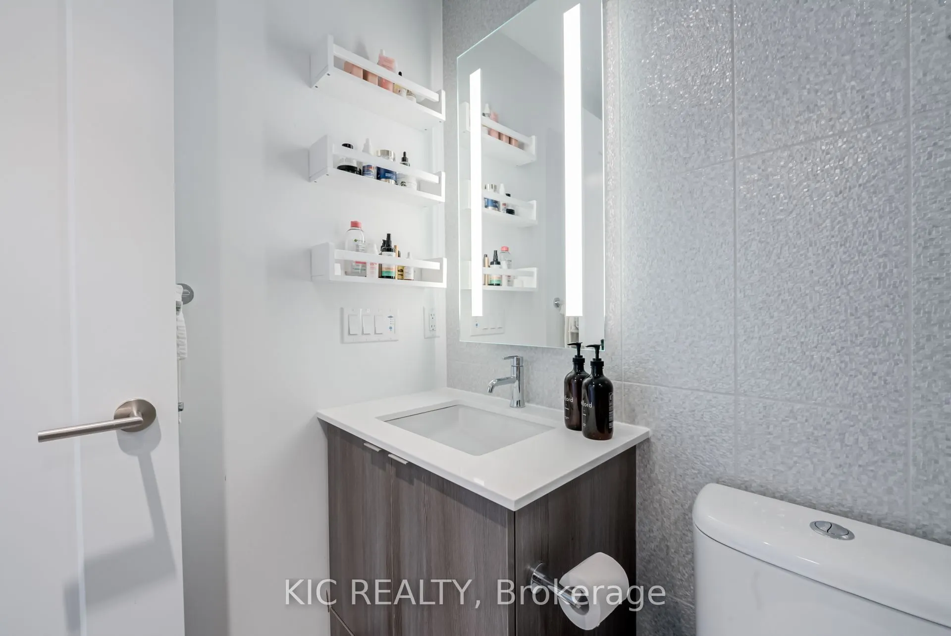 585 Bloor Street E, #3923