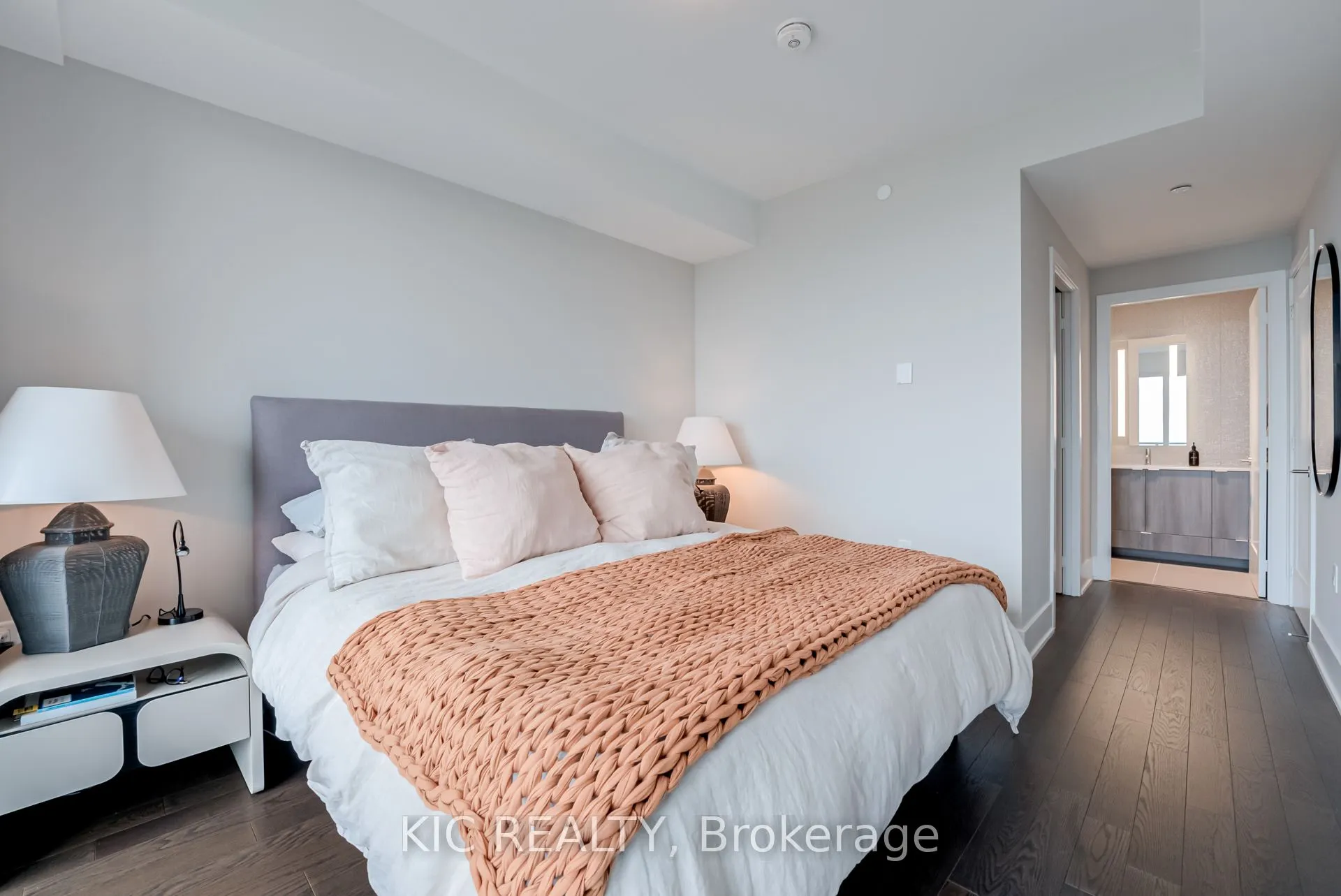 585 Bloor Street E, #3923