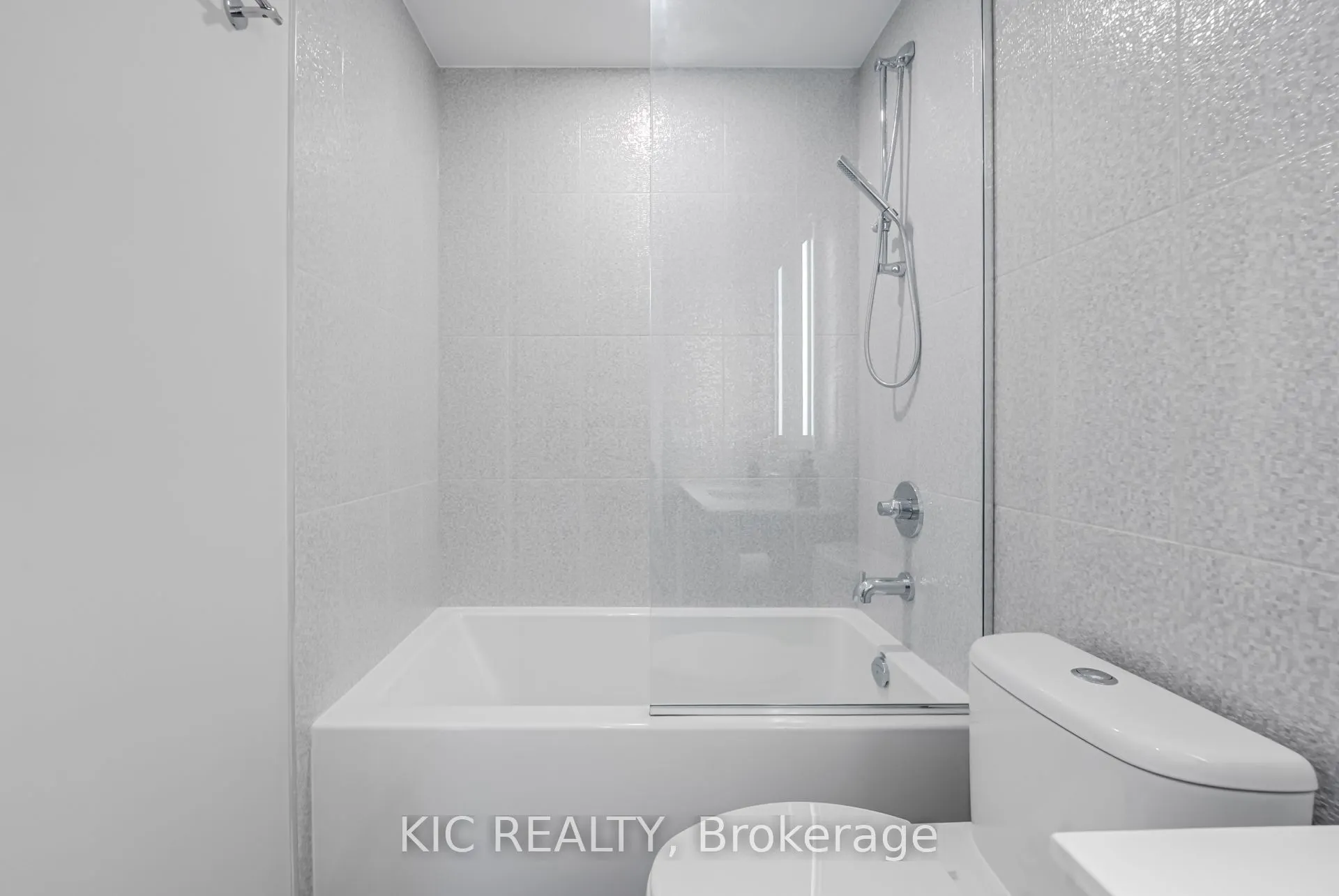 585 Bloor Street E, #3923