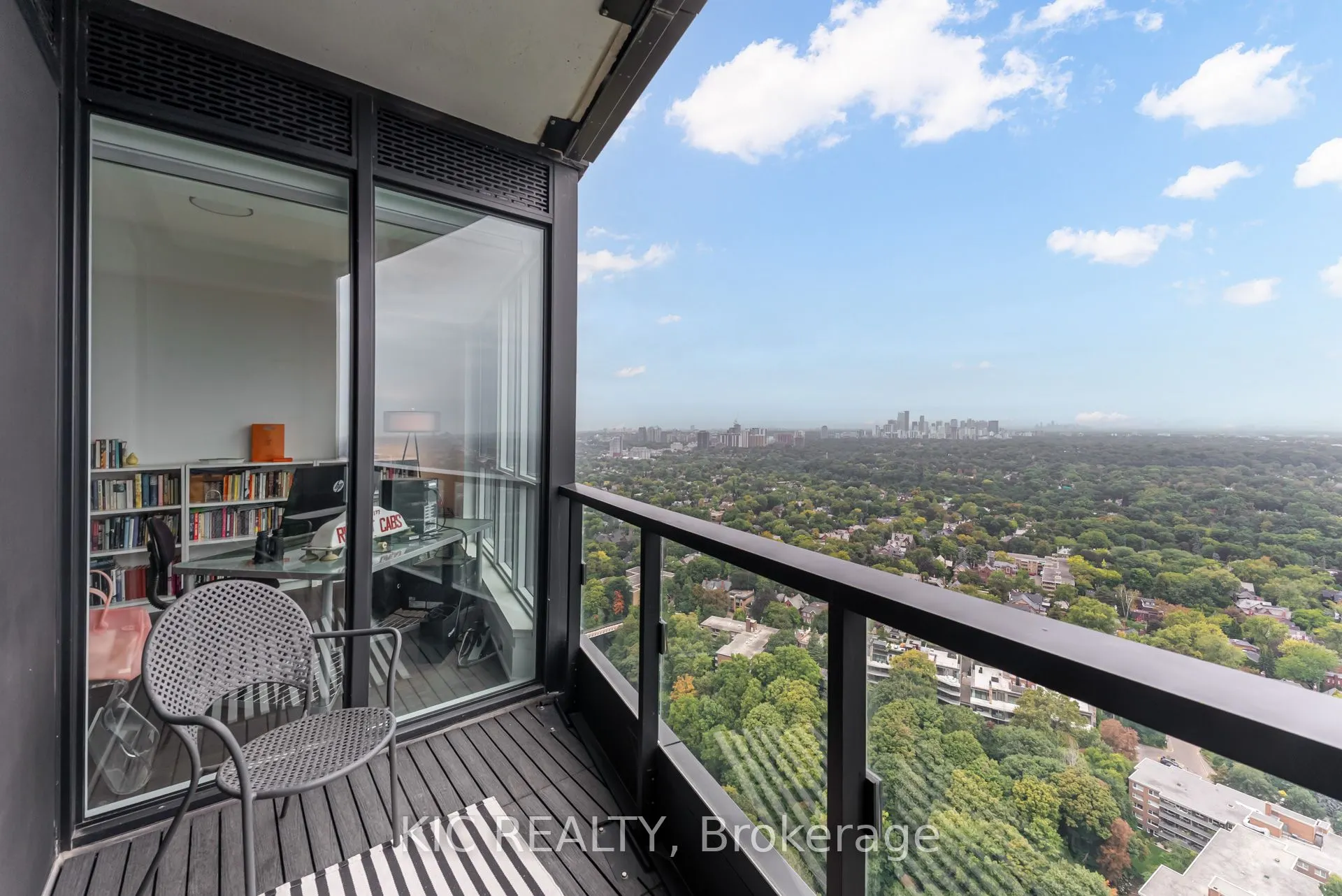 585 Bloor Street E, #3923