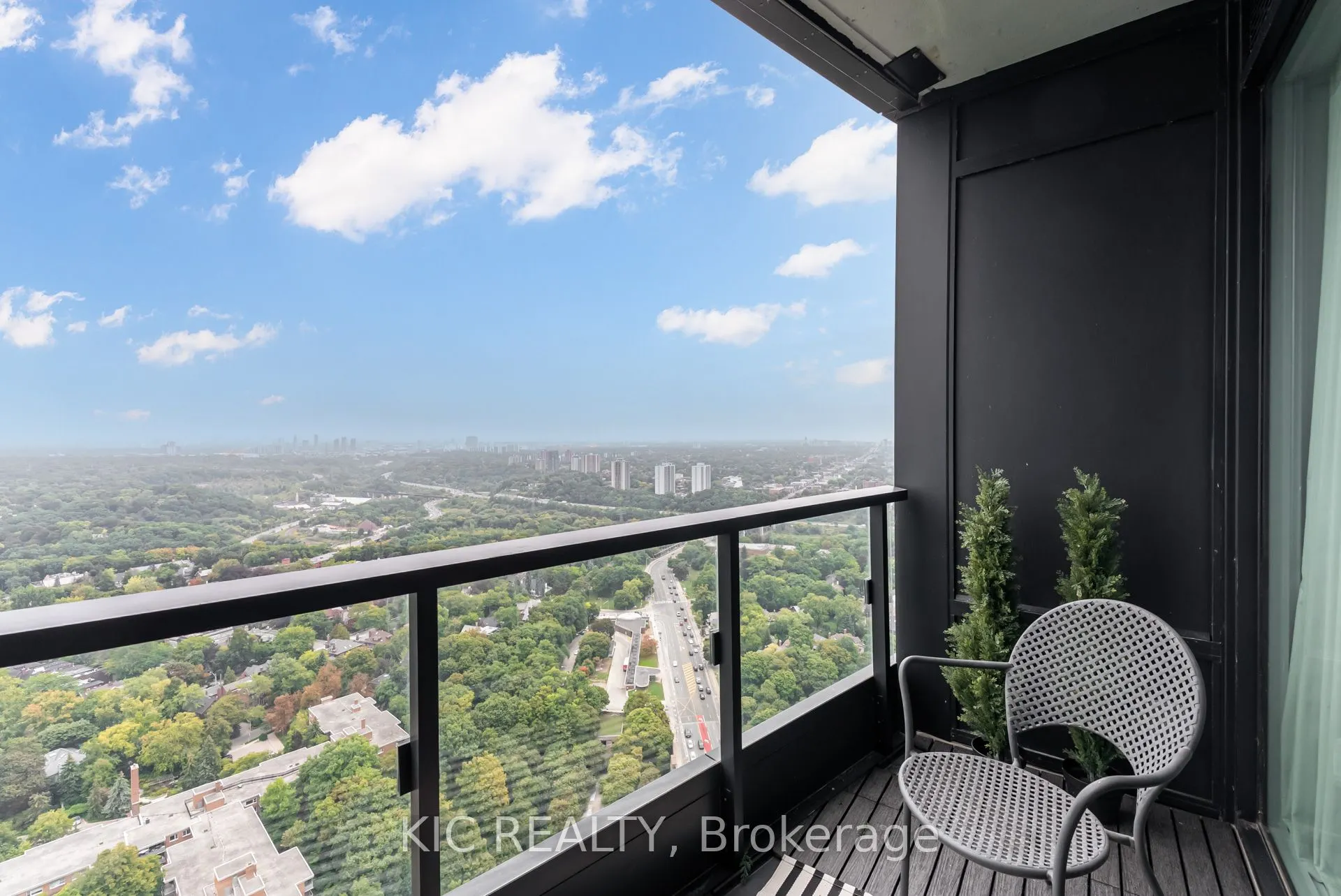 585 Bloor Street E, #3923