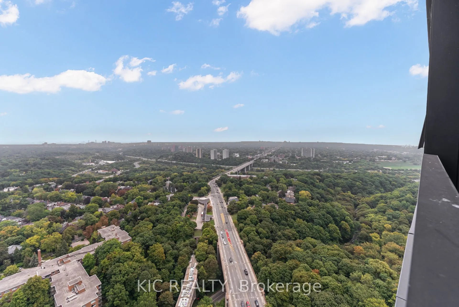 585 Bloor Street E, #3923