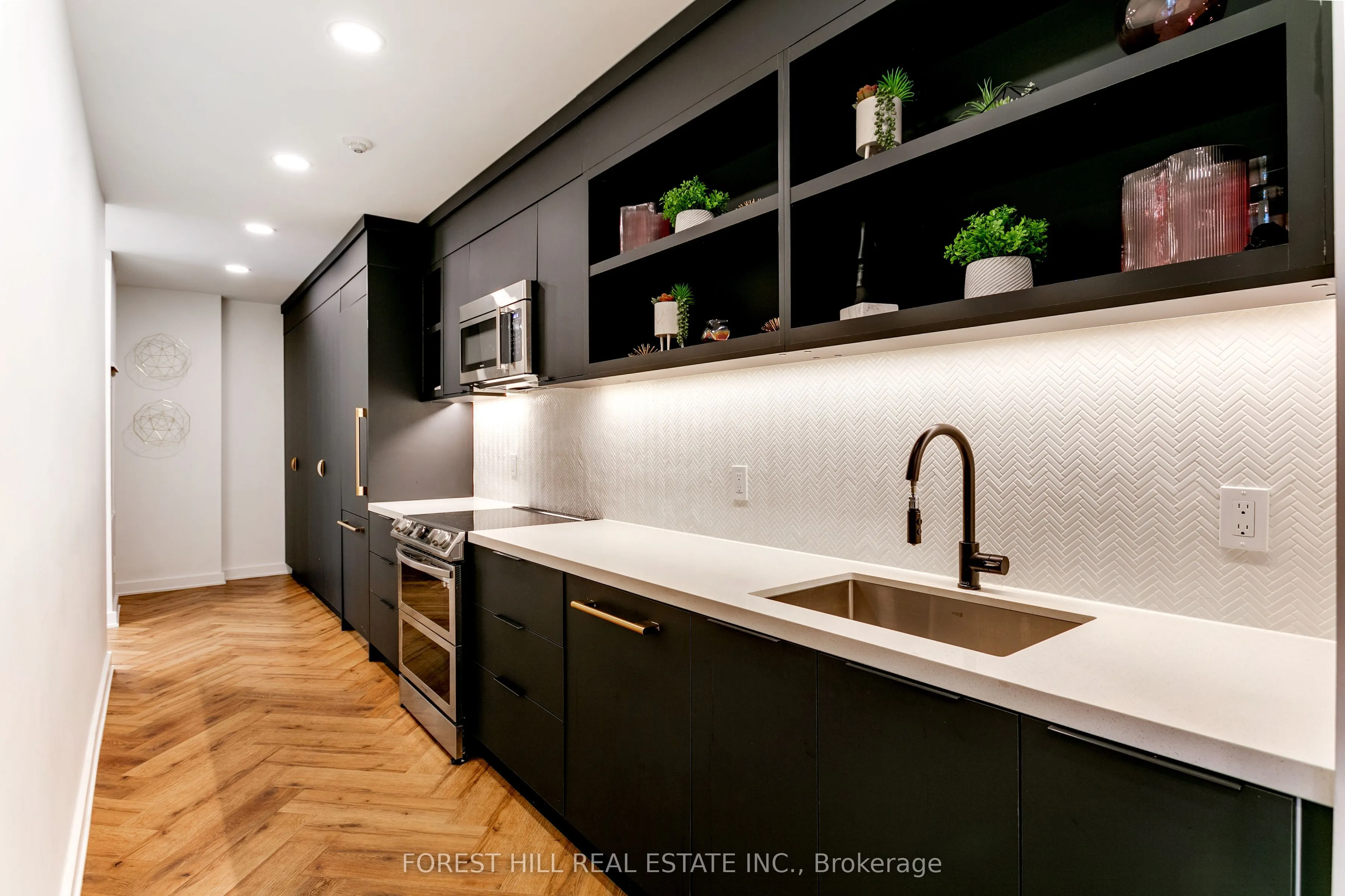 600 Queens Quay W, #606
