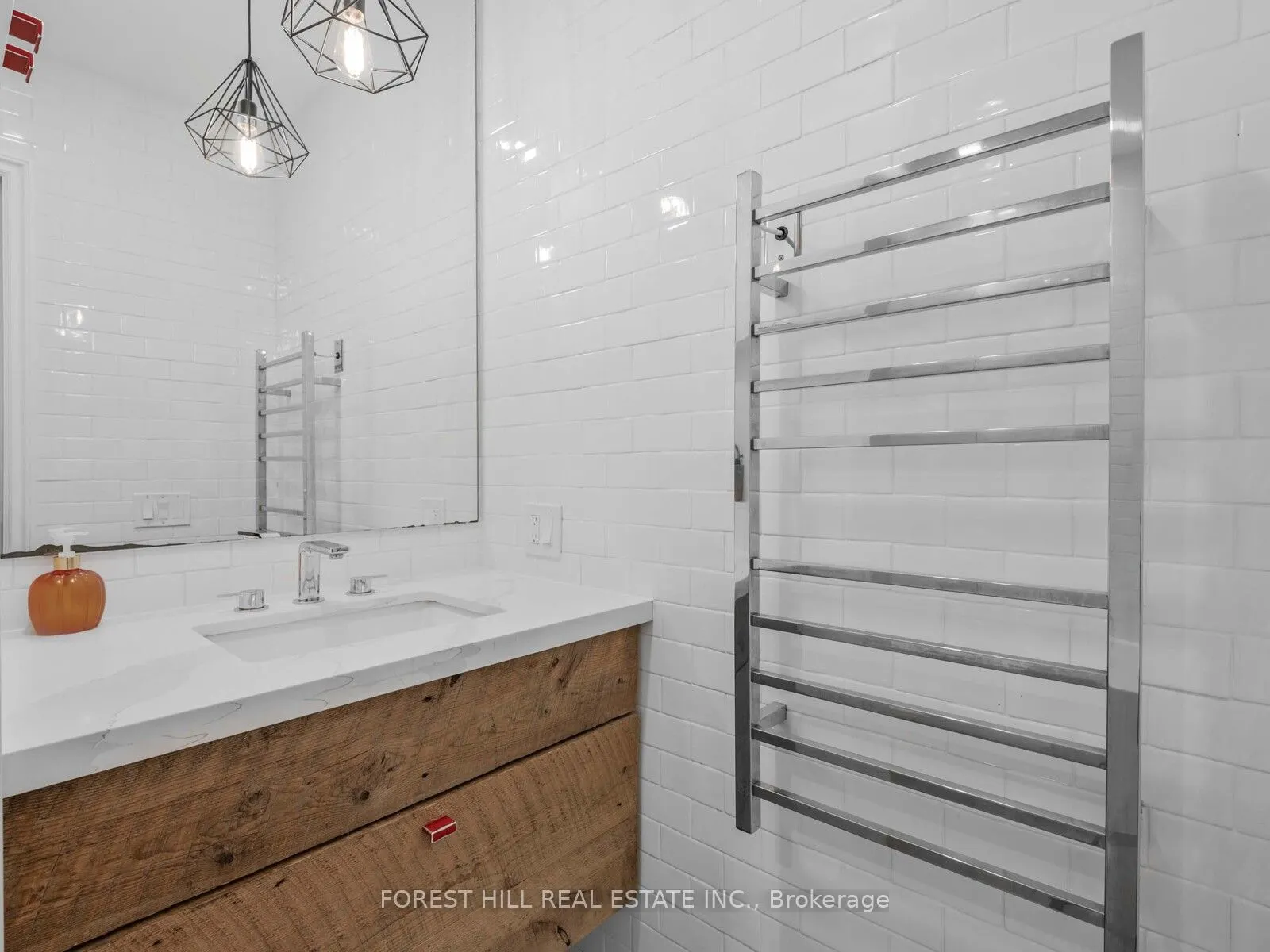600 Queens Quay W, #606