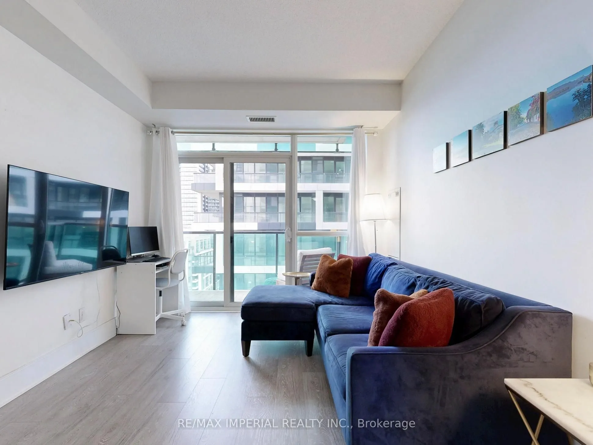 25 Broadway Avenue, #2004