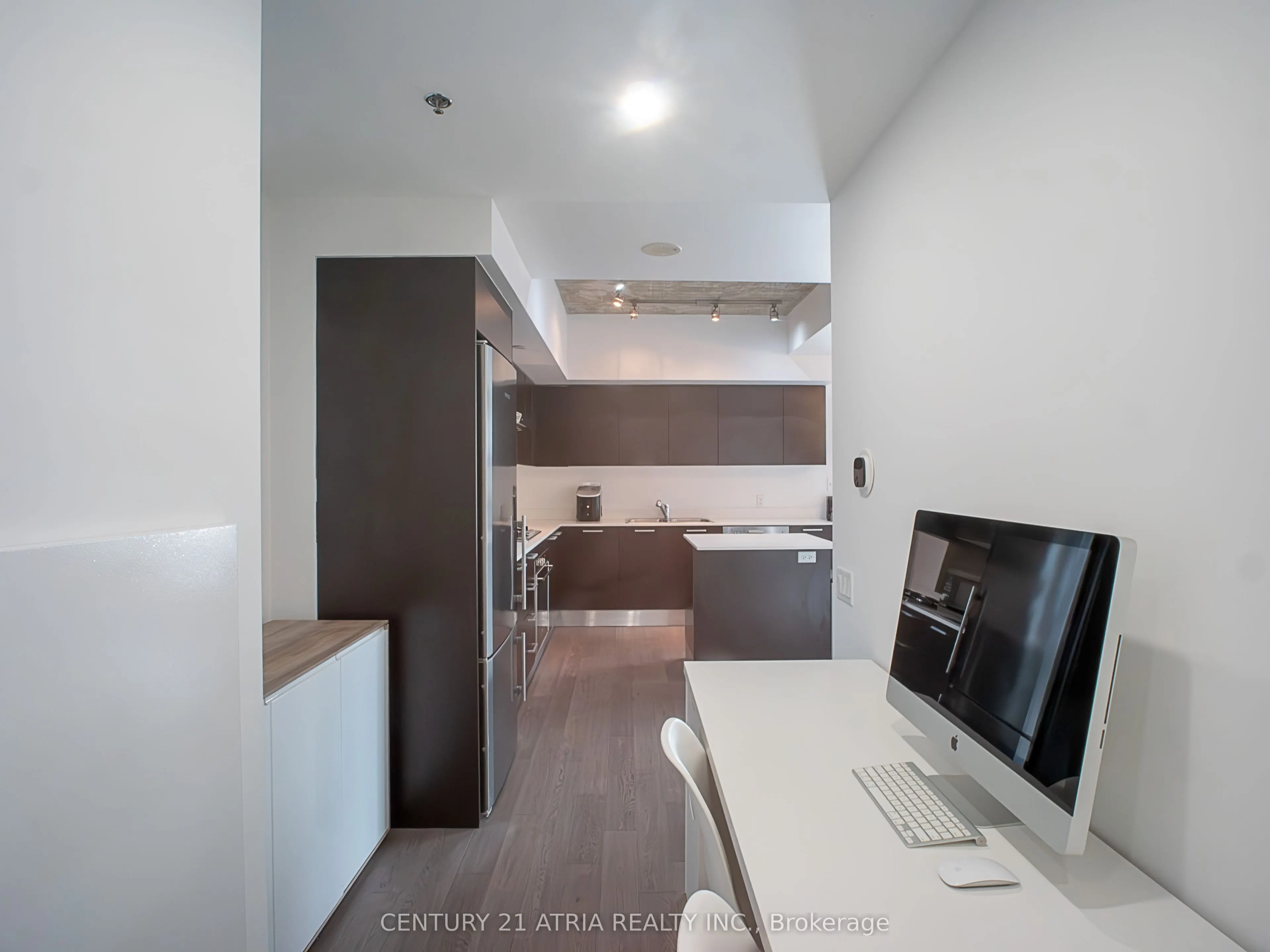 375 King Street W, #902