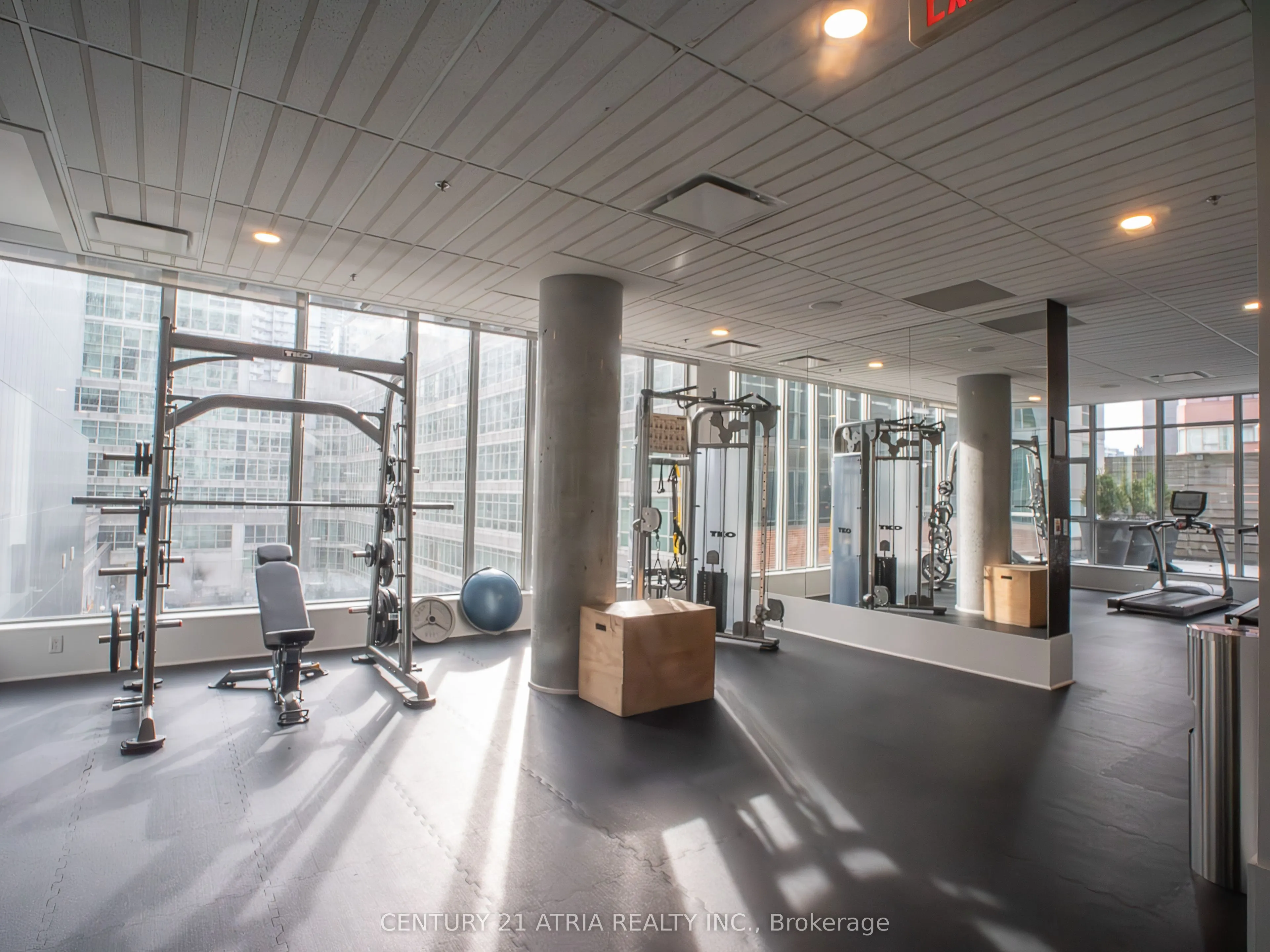 375 King Street W, #902
