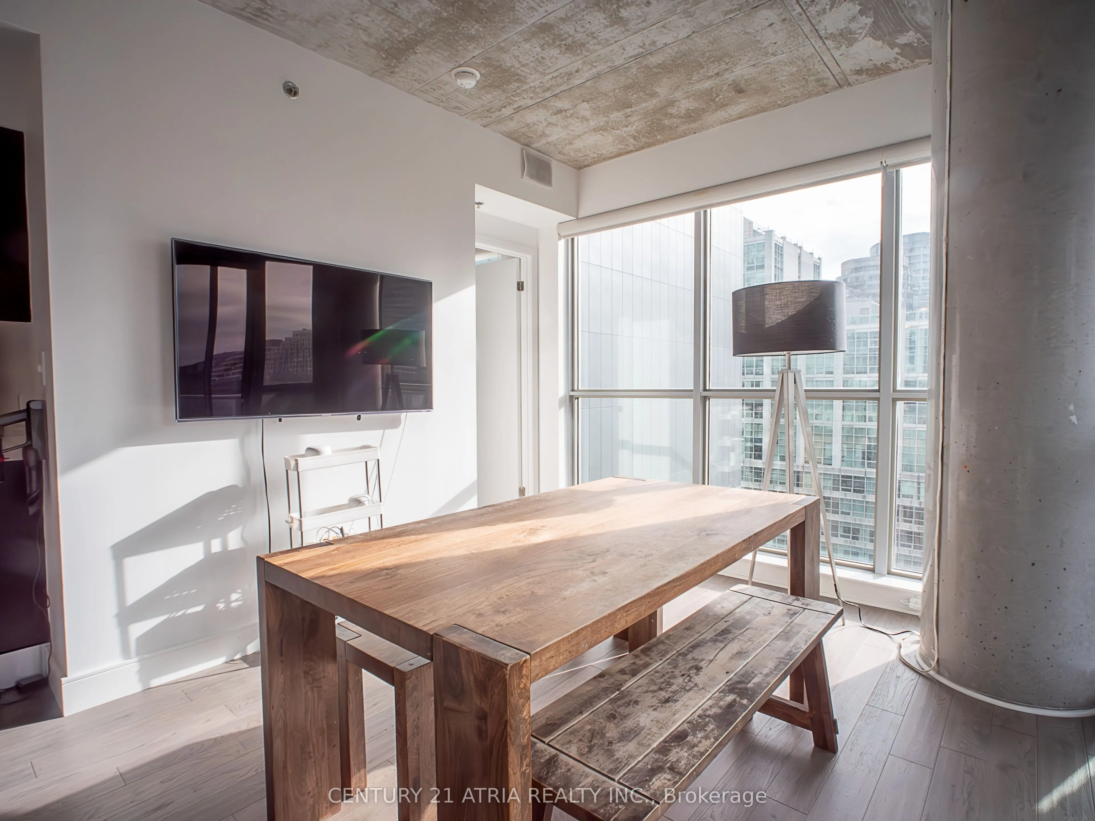 375 King Street W, #902