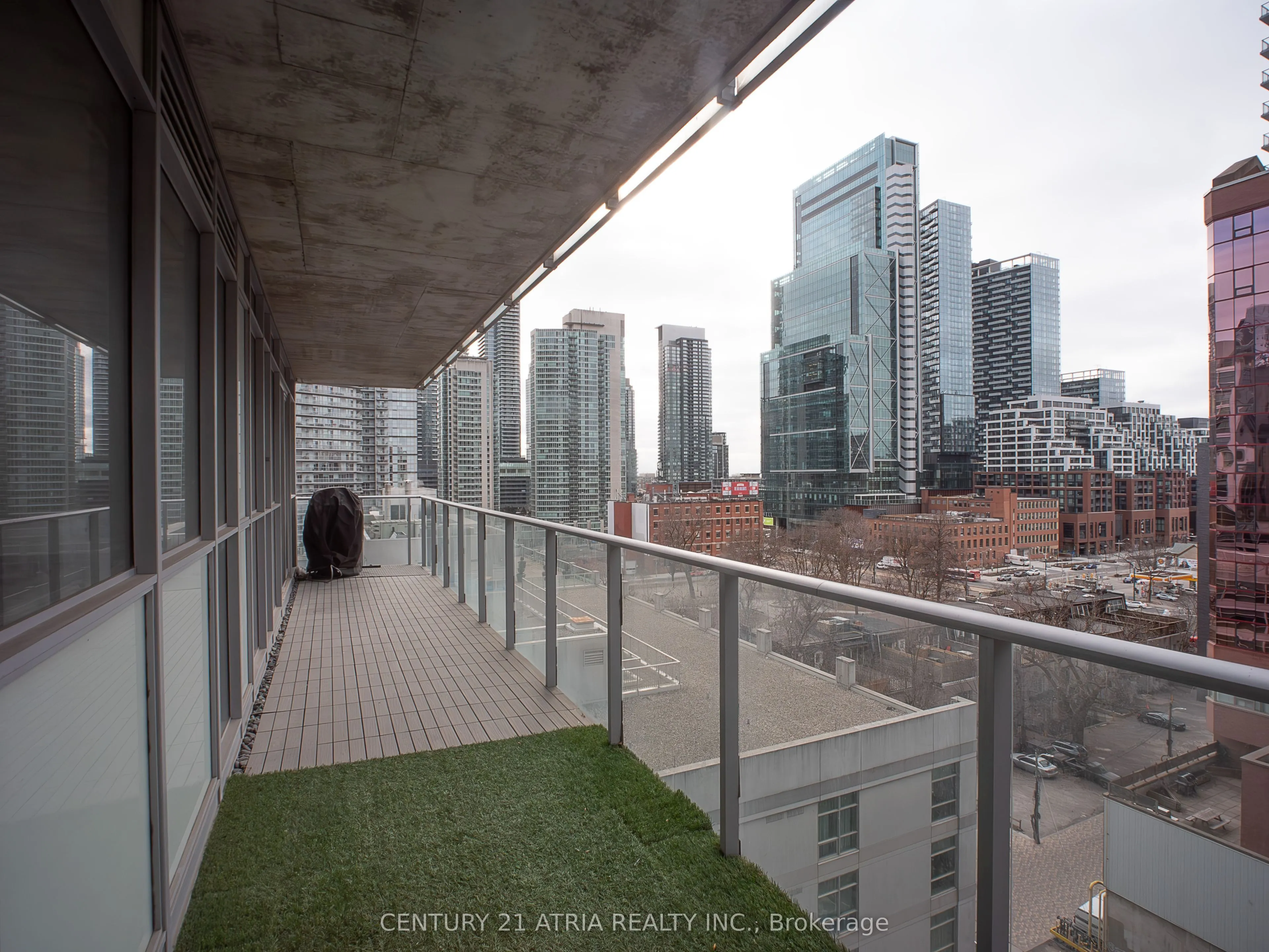 375 King Street W, #902