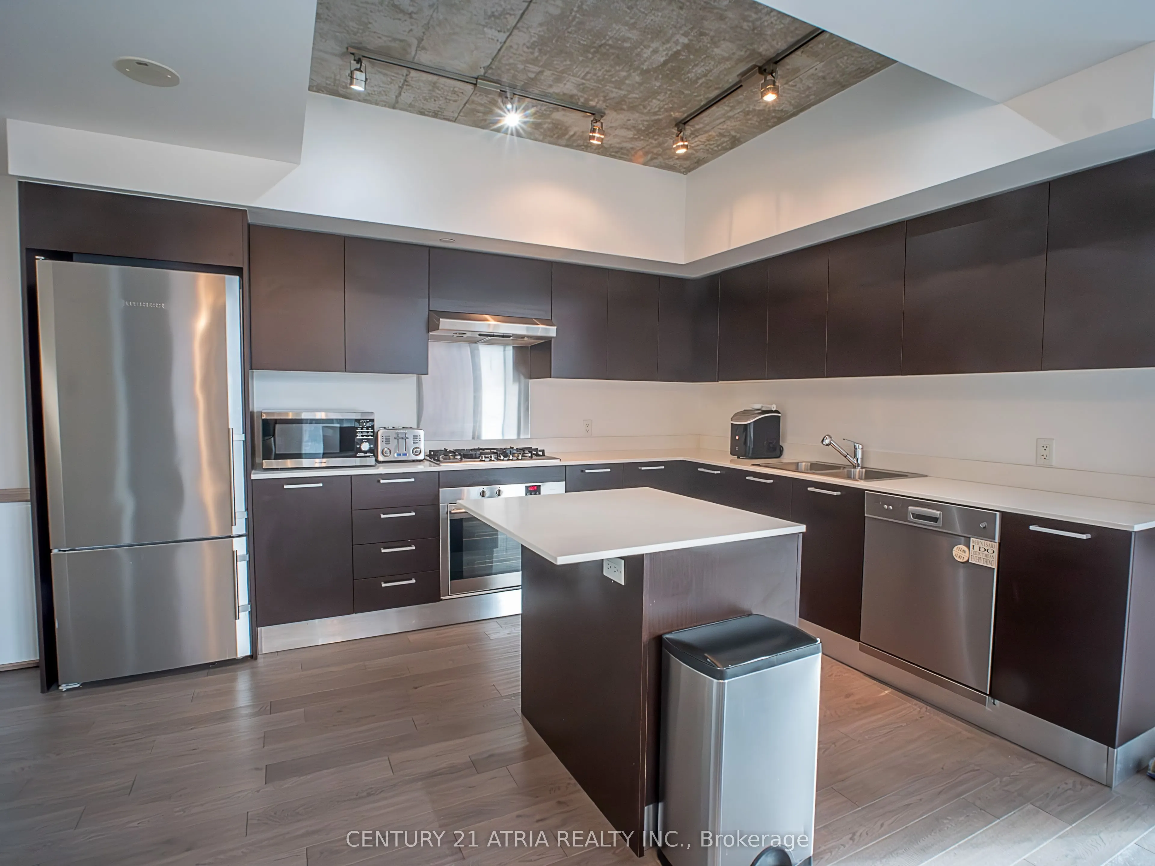 375 King Street W, #902