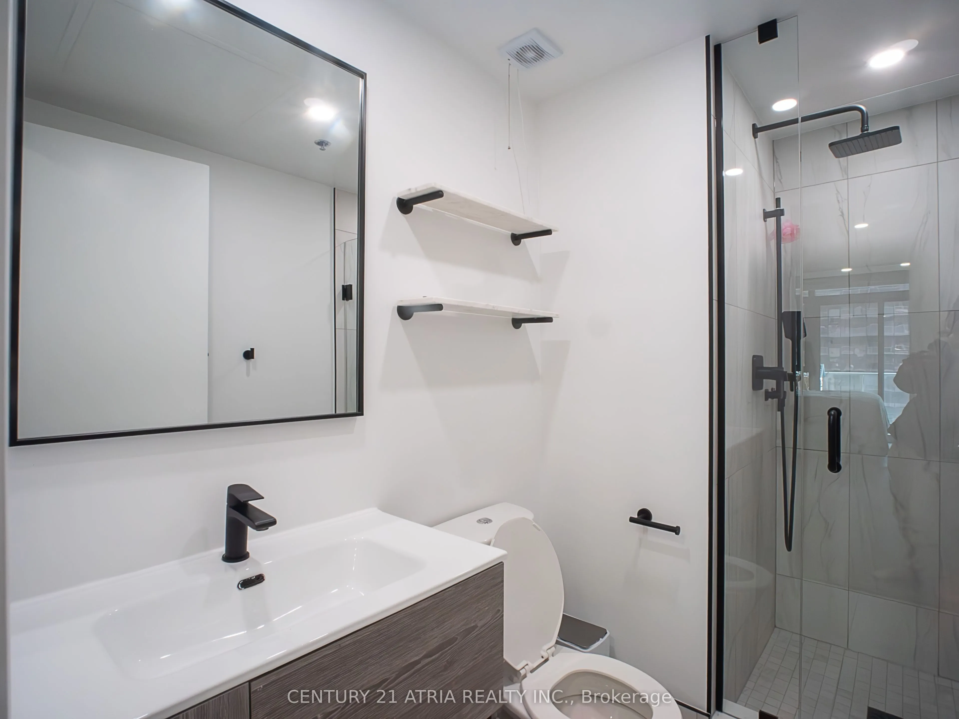 375 King Street W, #902