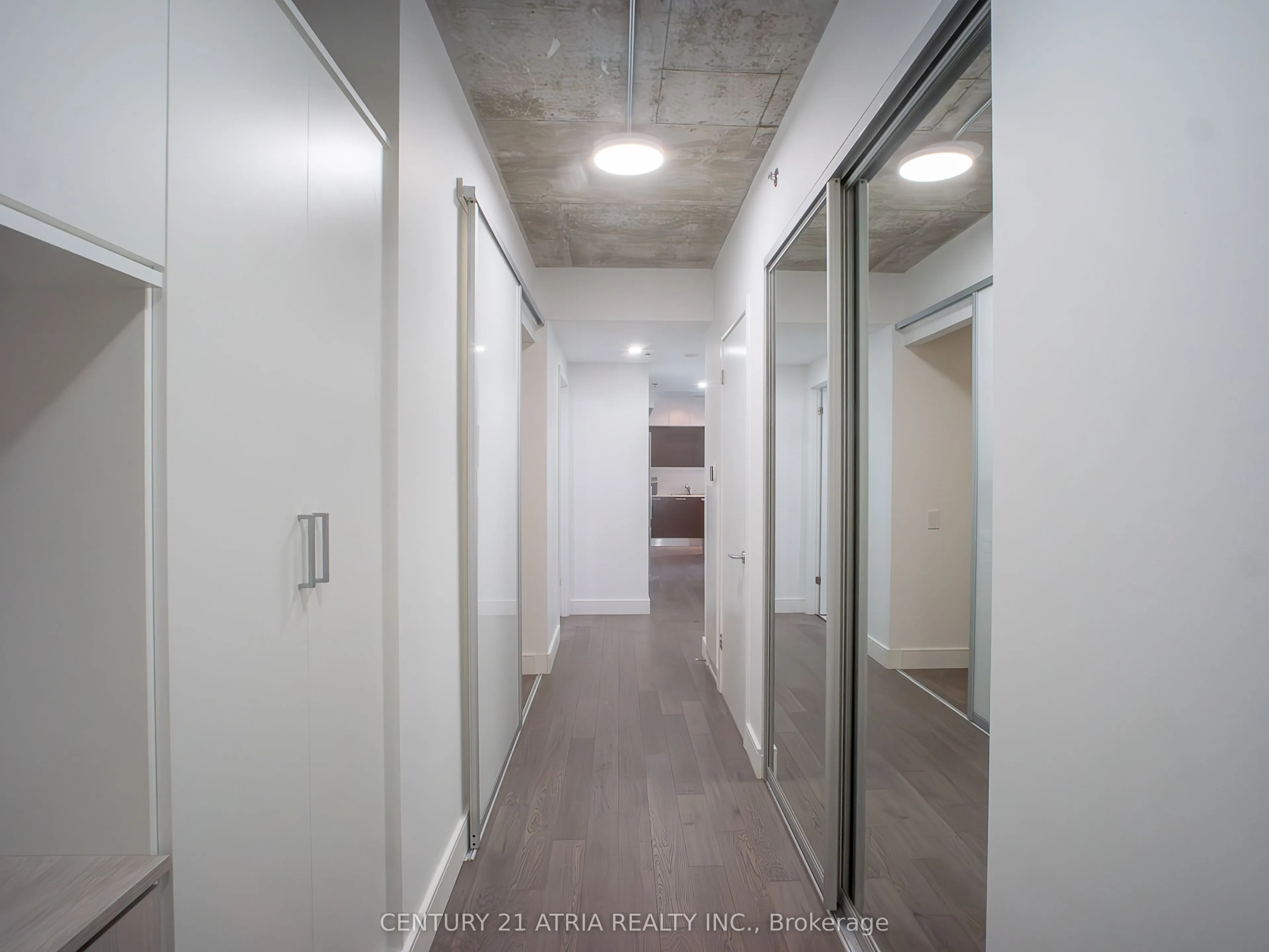375 King Street W, #902