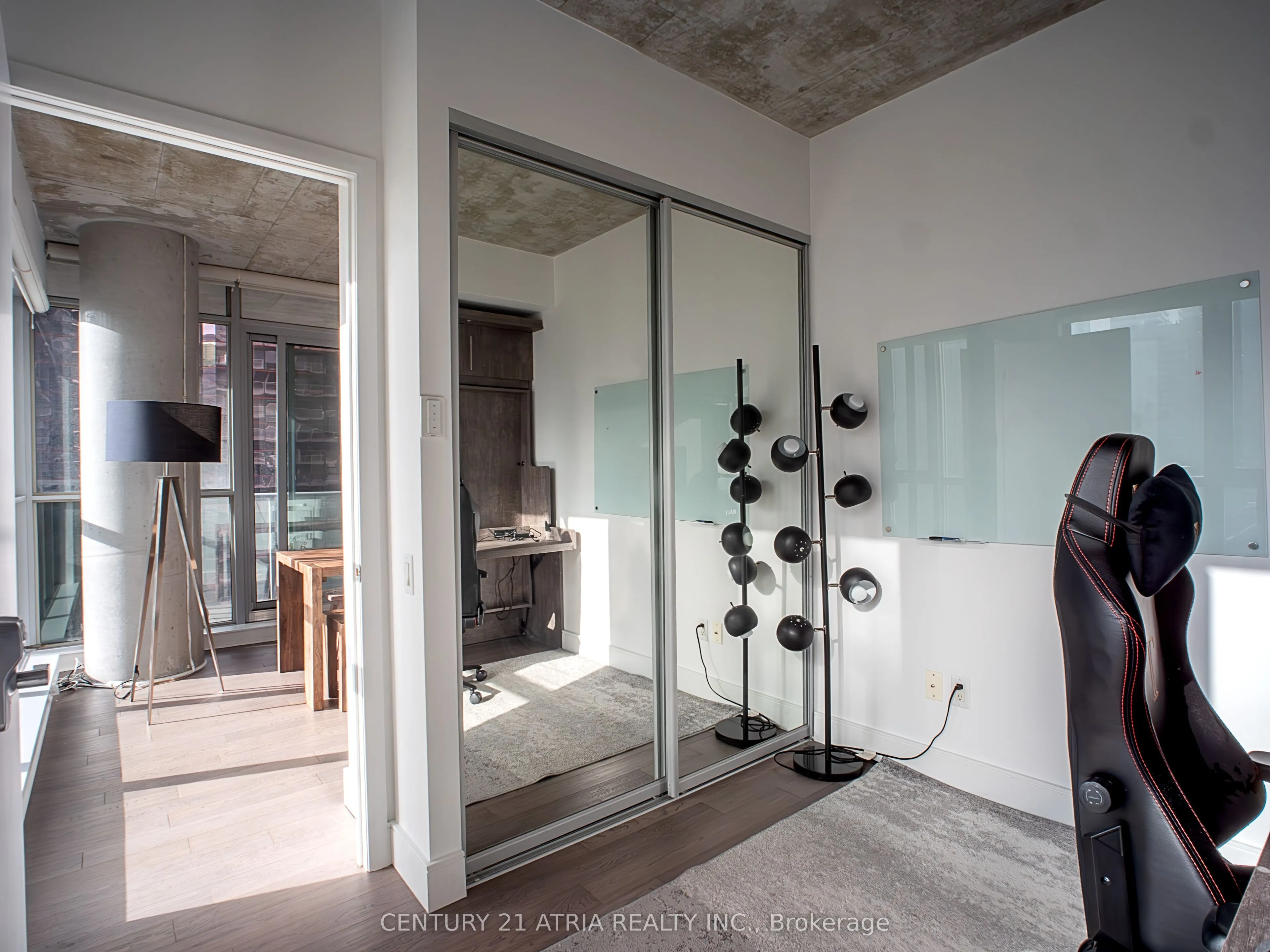 375 King Street W, #902