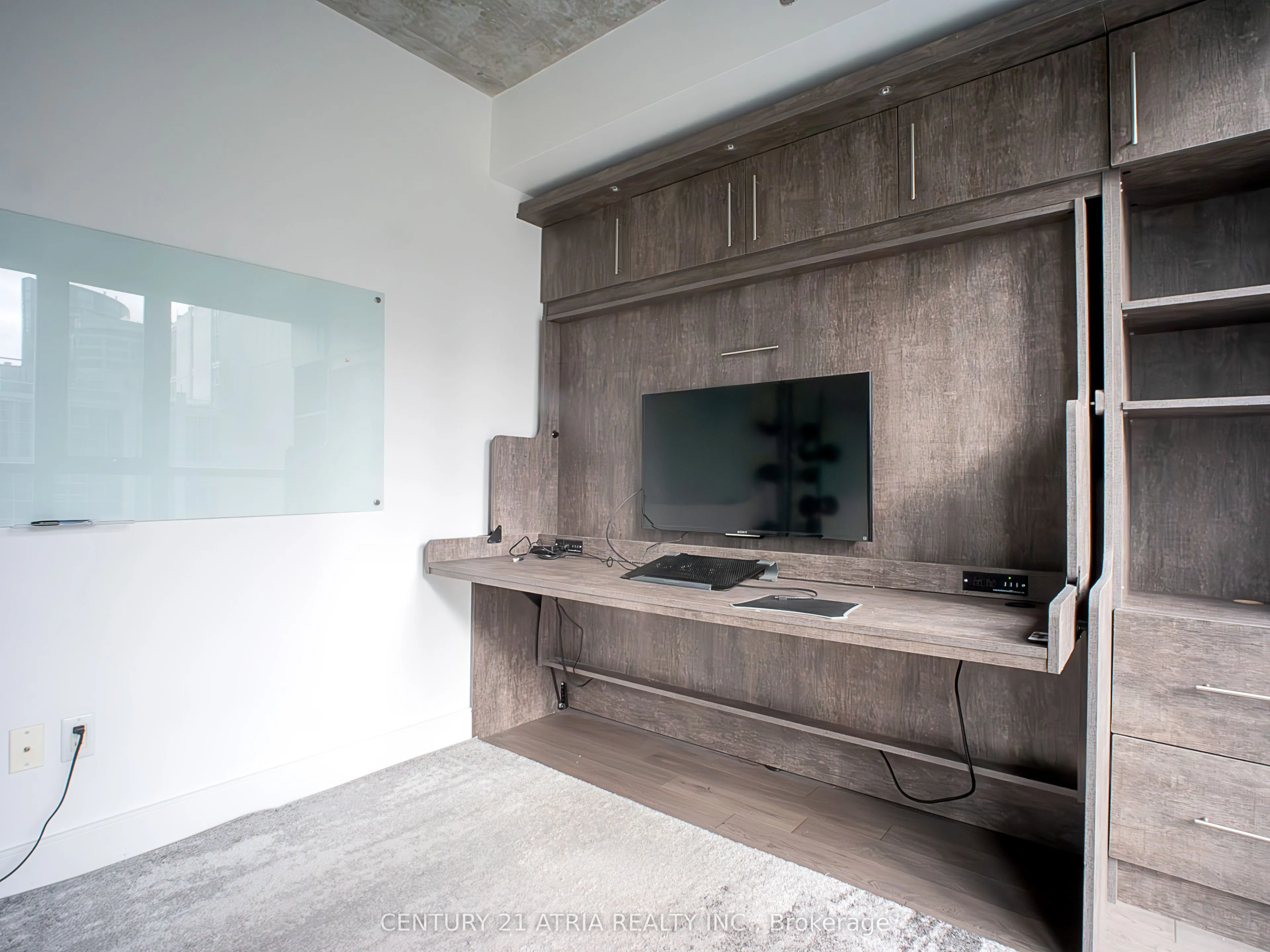375 King Street W, #902