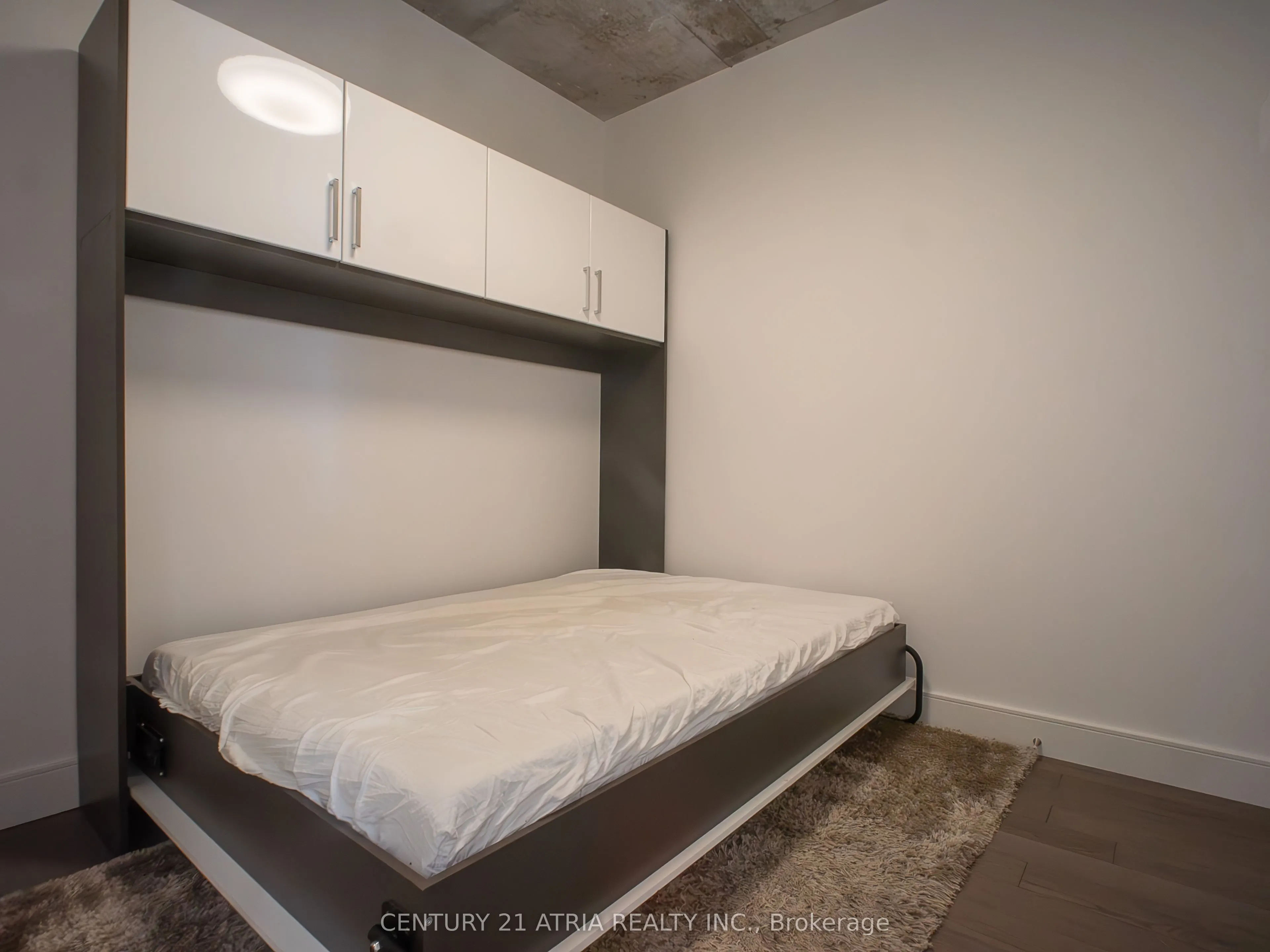 375 King Street W, #902