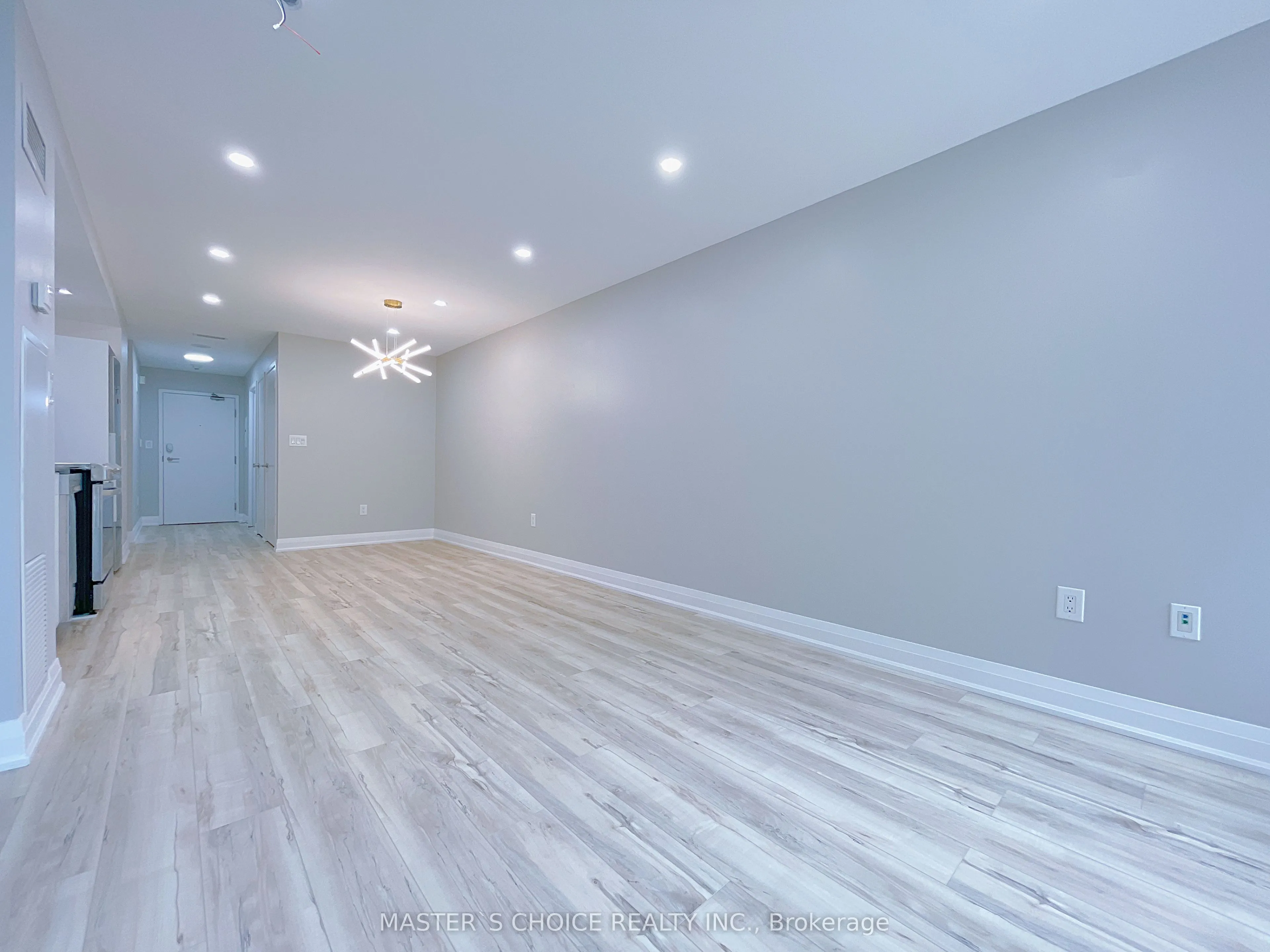 4K Spadina Avenue, #220