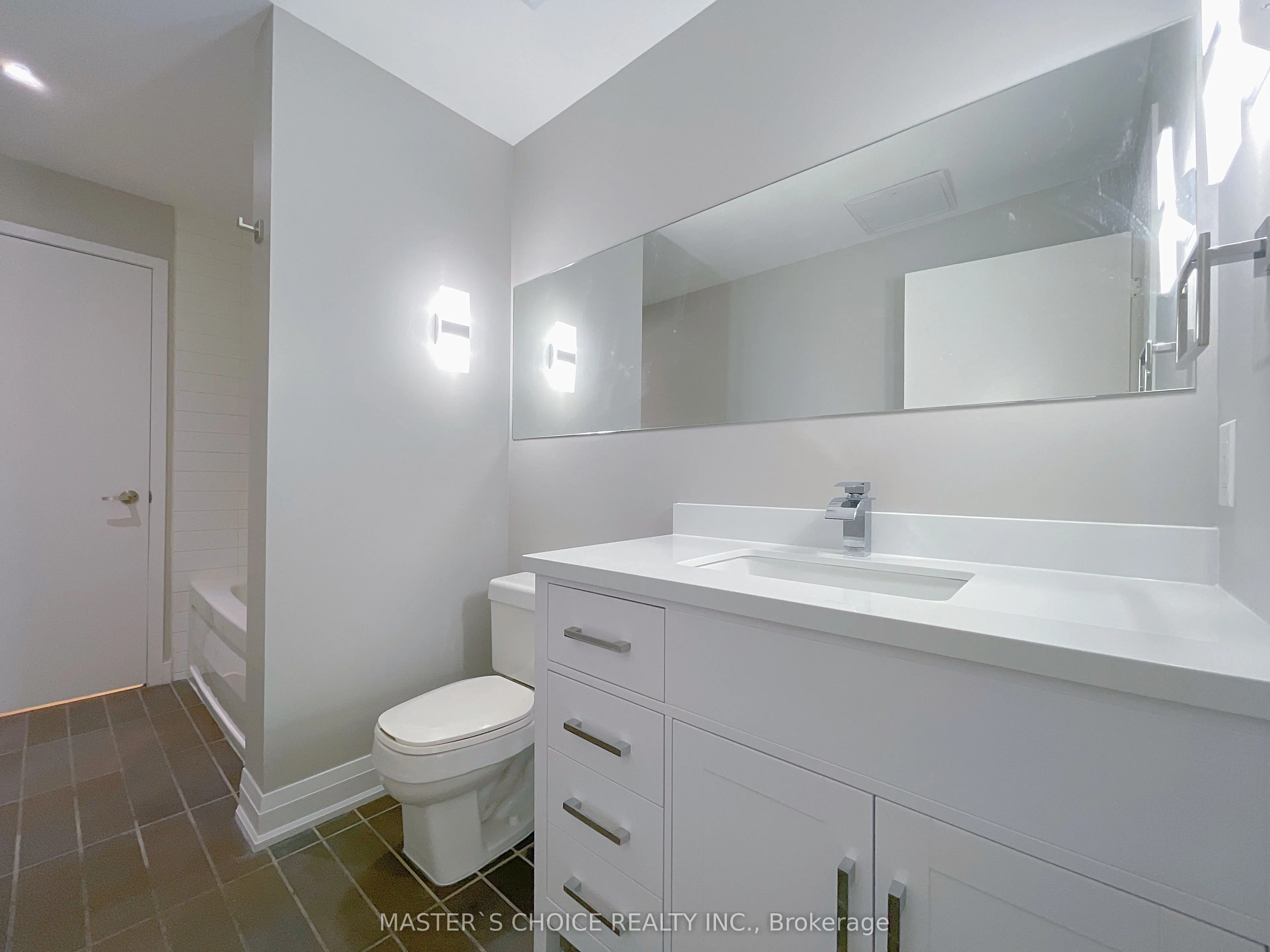 4K Spadina Avenue, #220