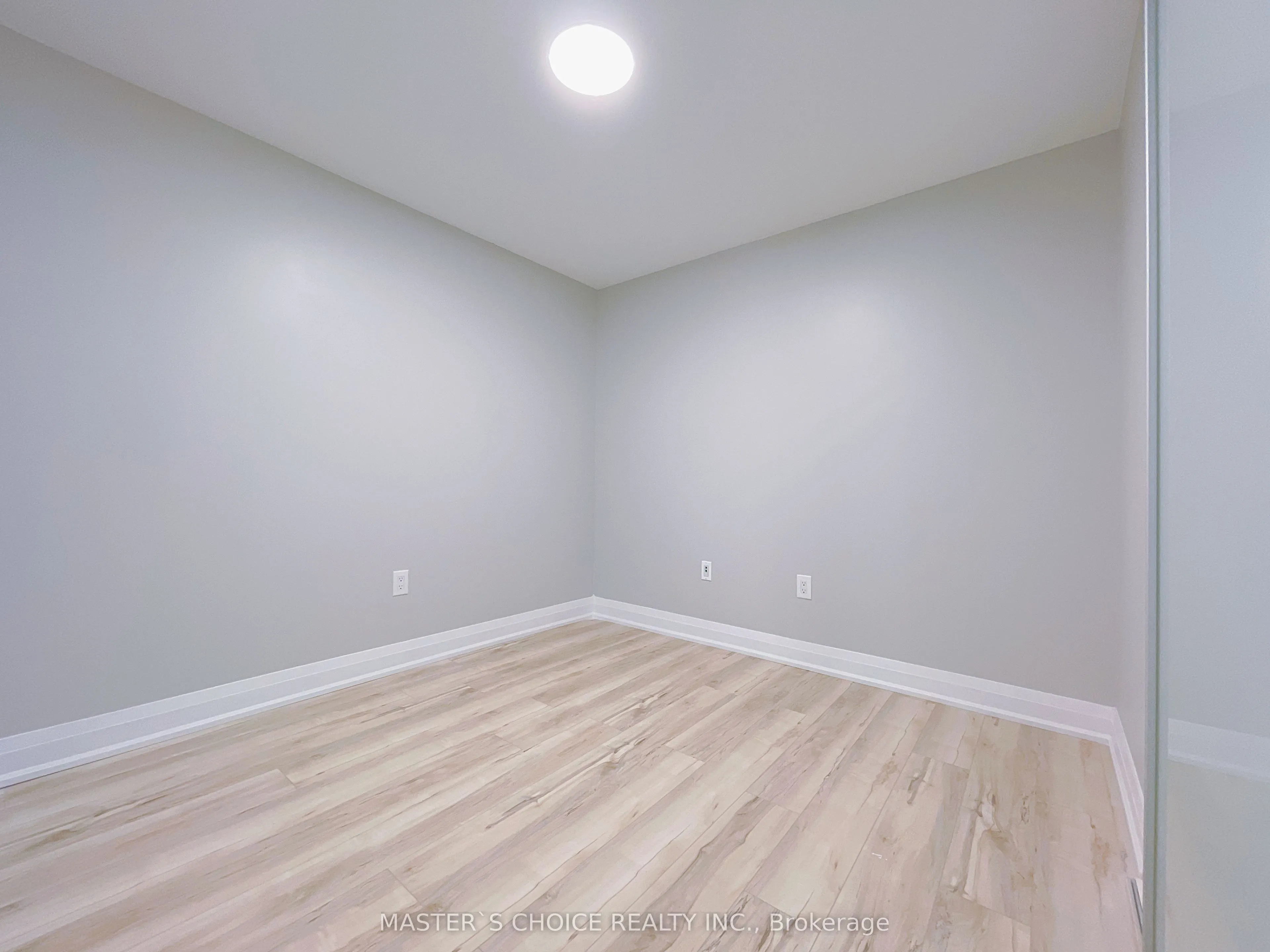 4K Spadina Avenue, #220