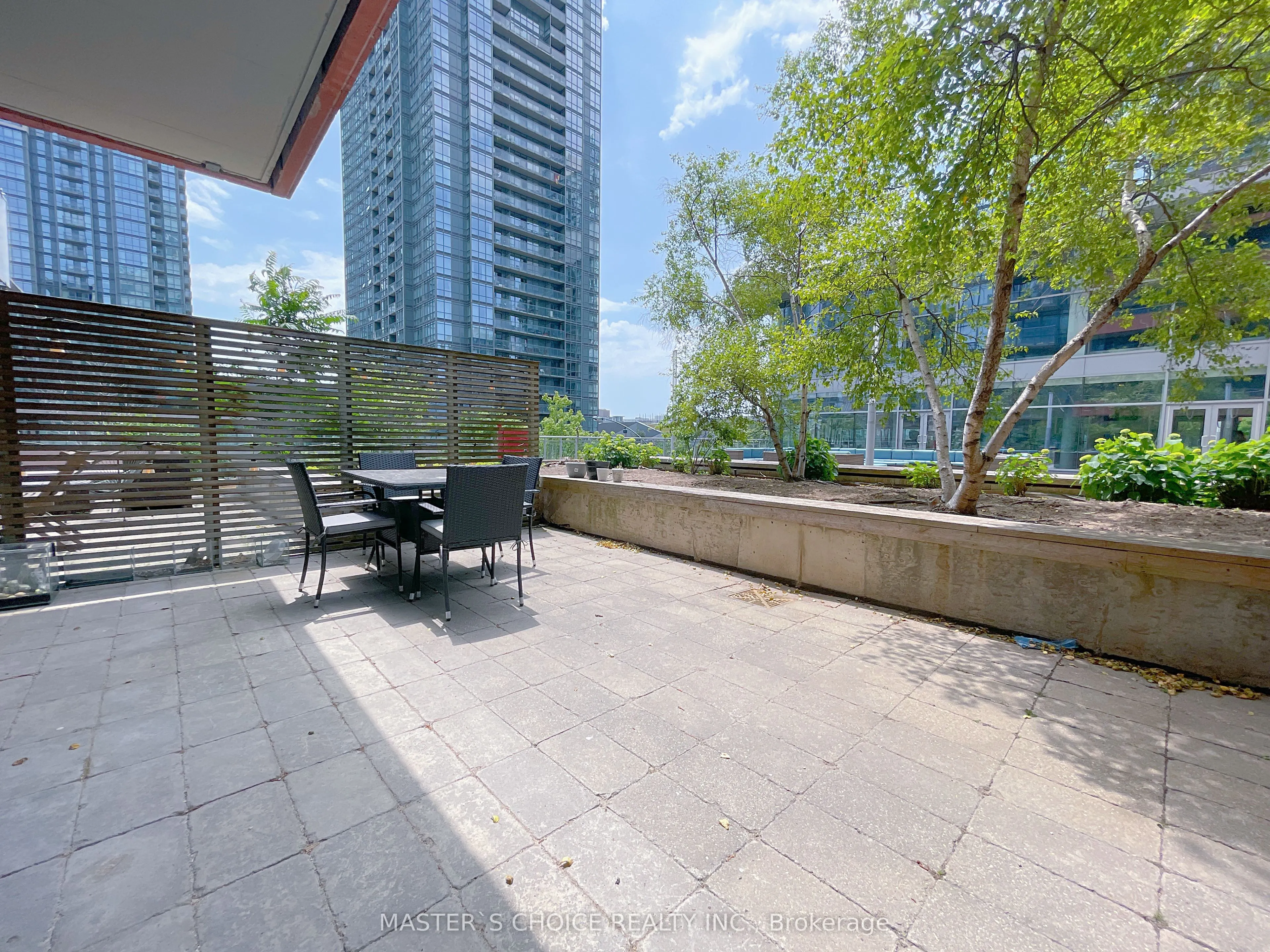 4K Spadina Avenue, #220