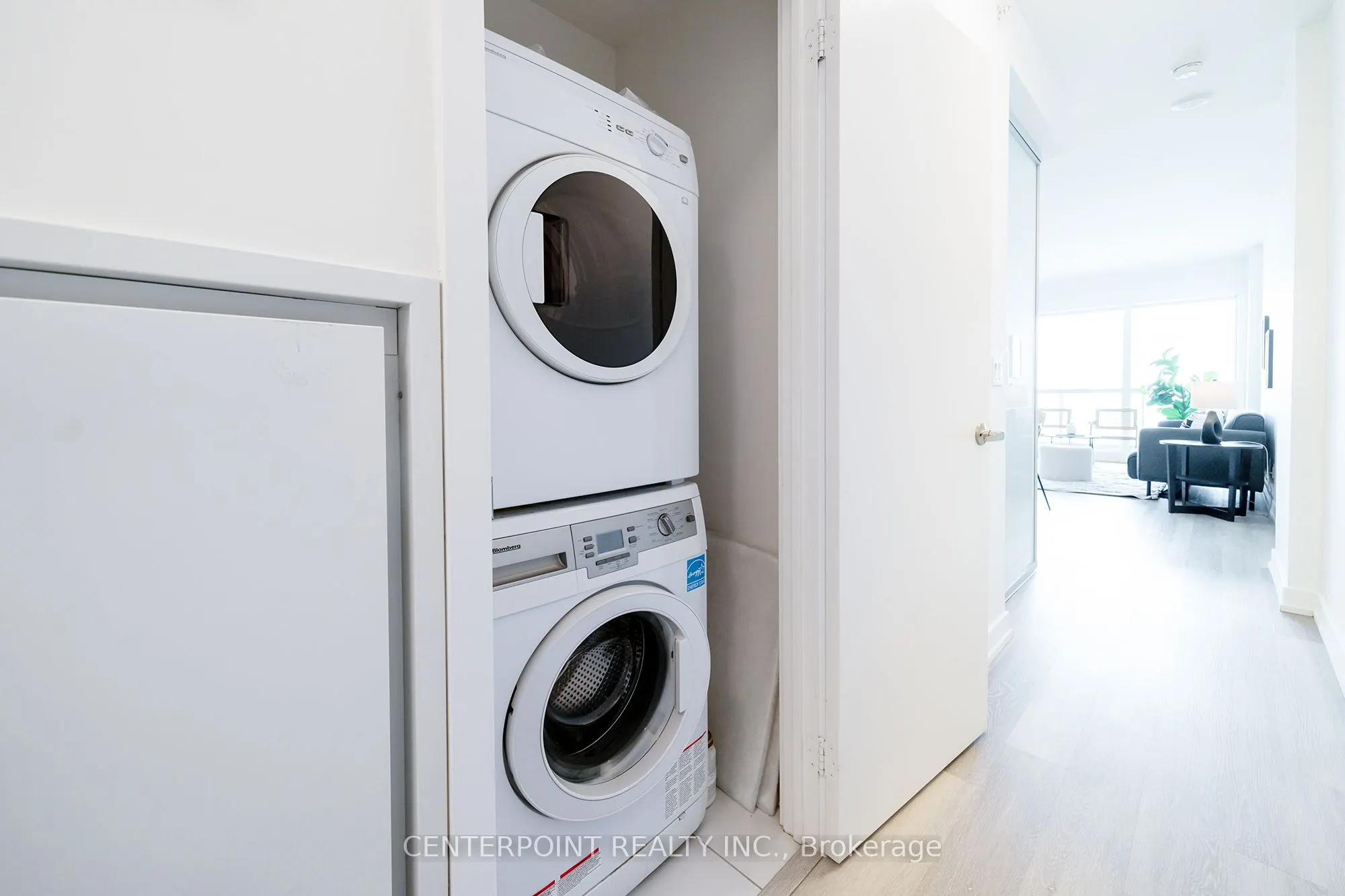 210 Simcoe Street, #2305