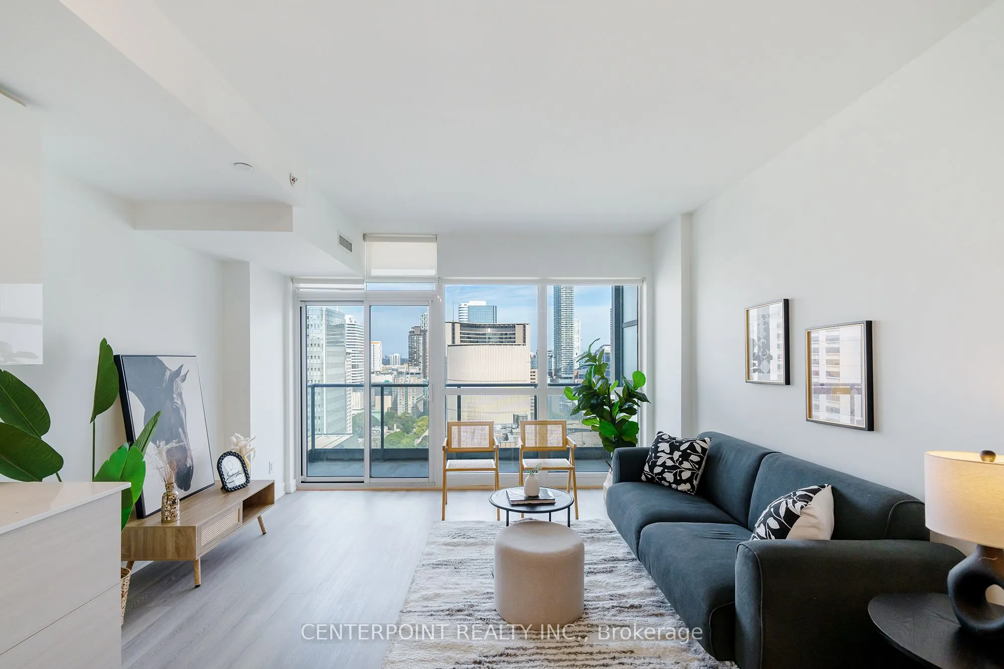 210 Simcoe Street, #2305
