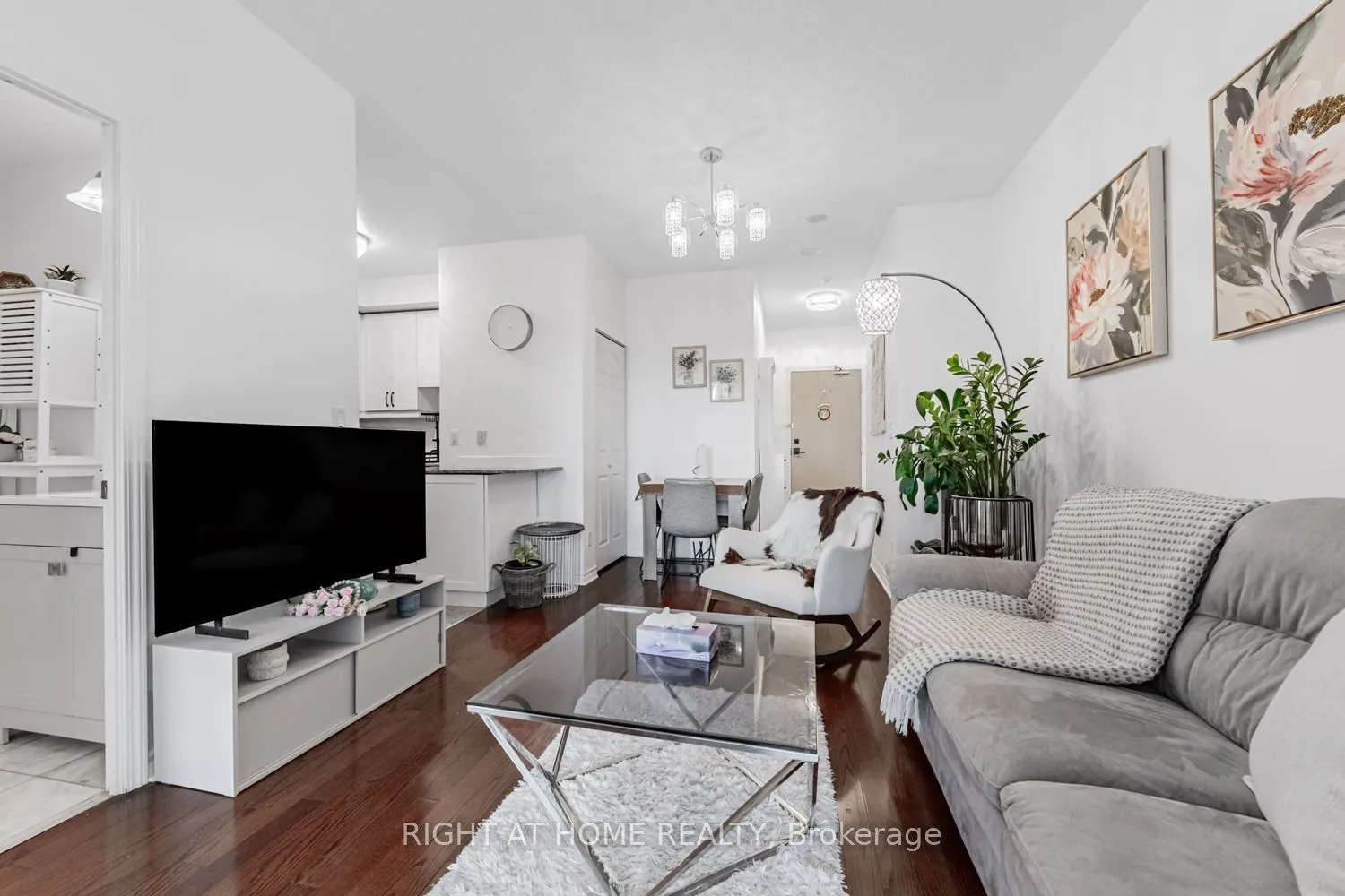 18 Holmes Avenue, #815