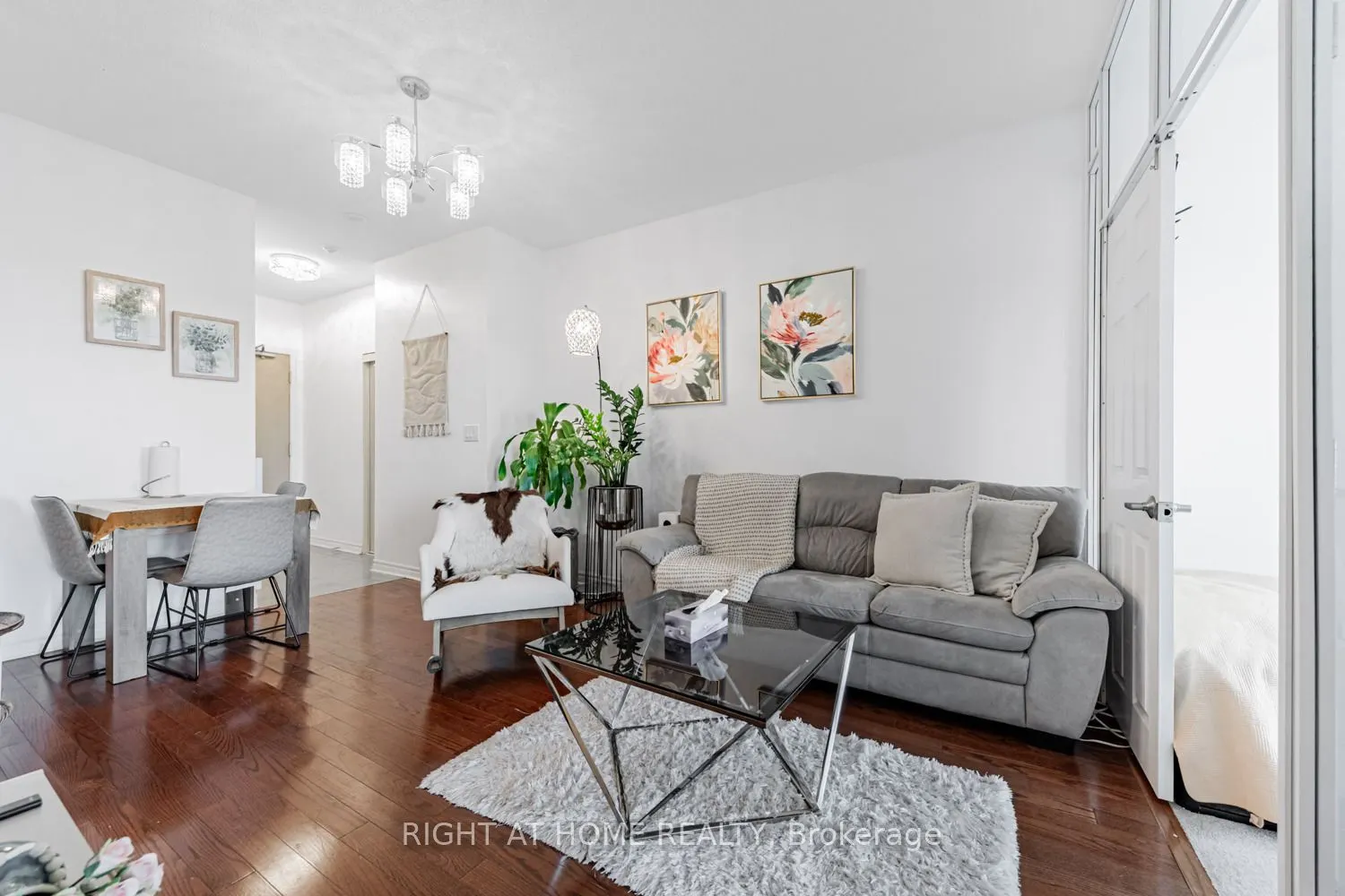 18 Holmes Avenue, #815