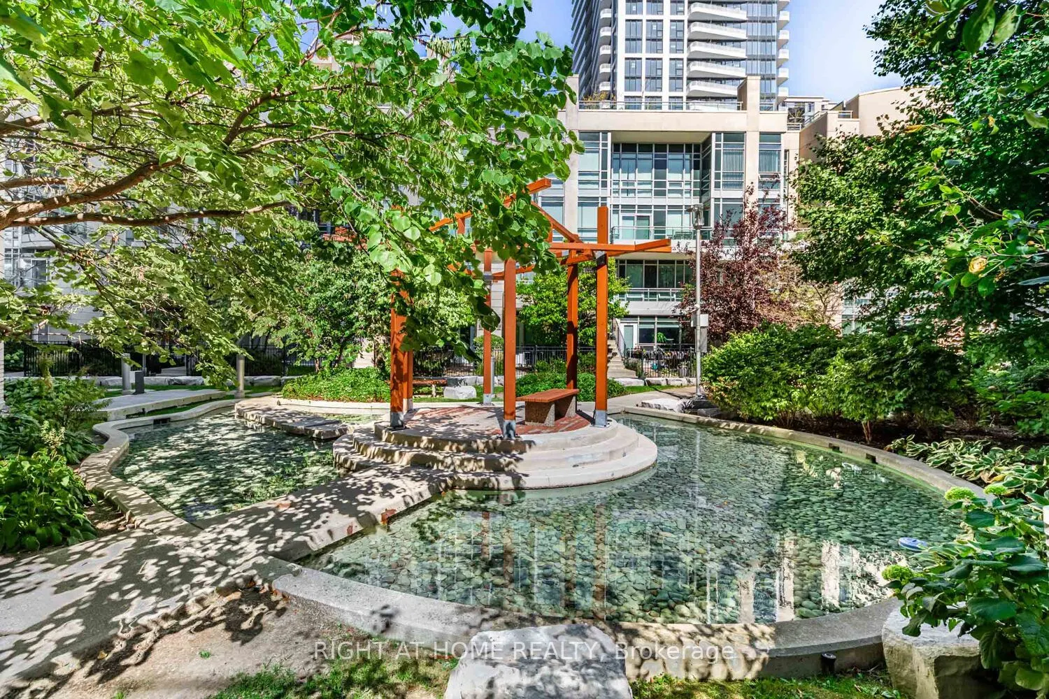 18 Holmes Avenue, #815