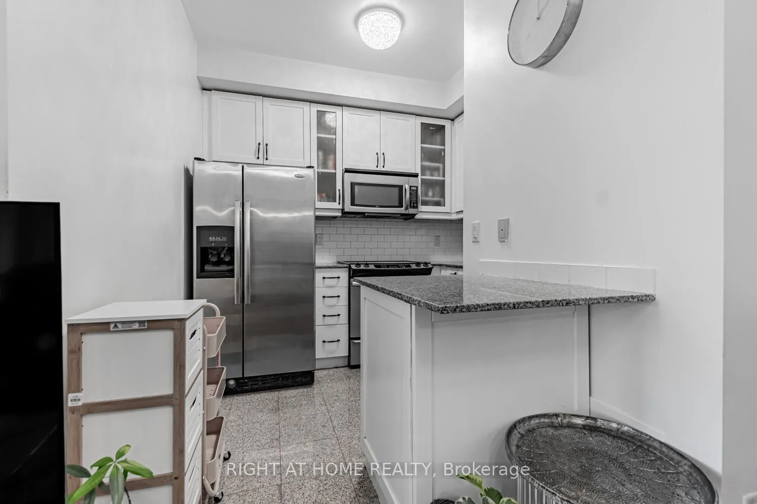 18 Holmes Avenue, #815