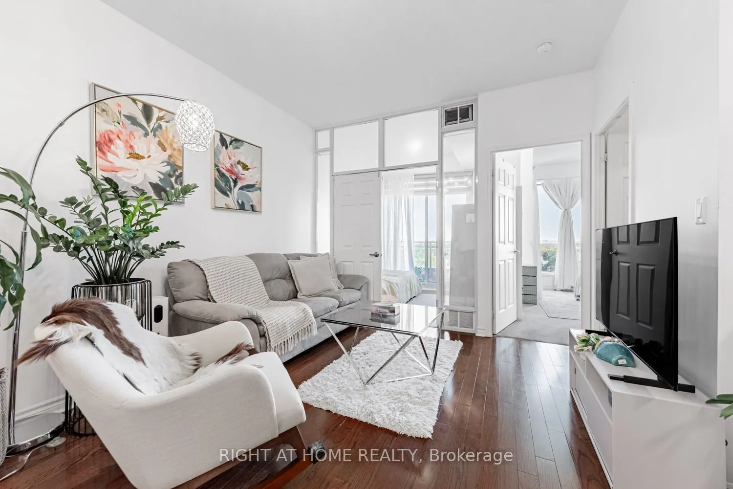 18 Holmes Avenue, #815