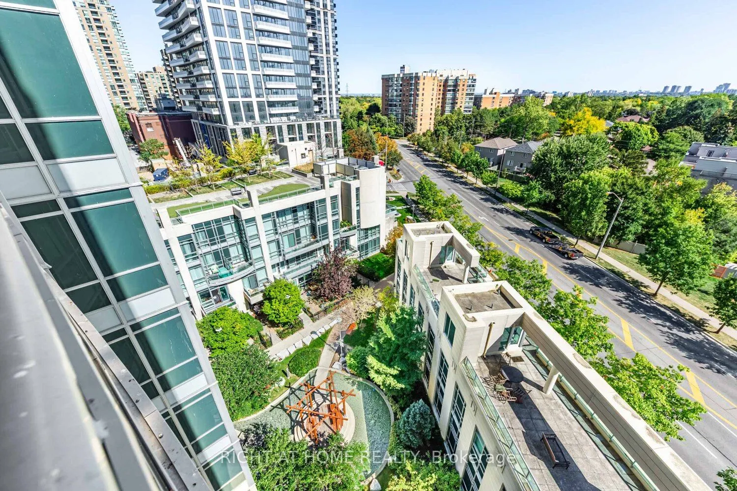 18 Holmes Avenue, #815