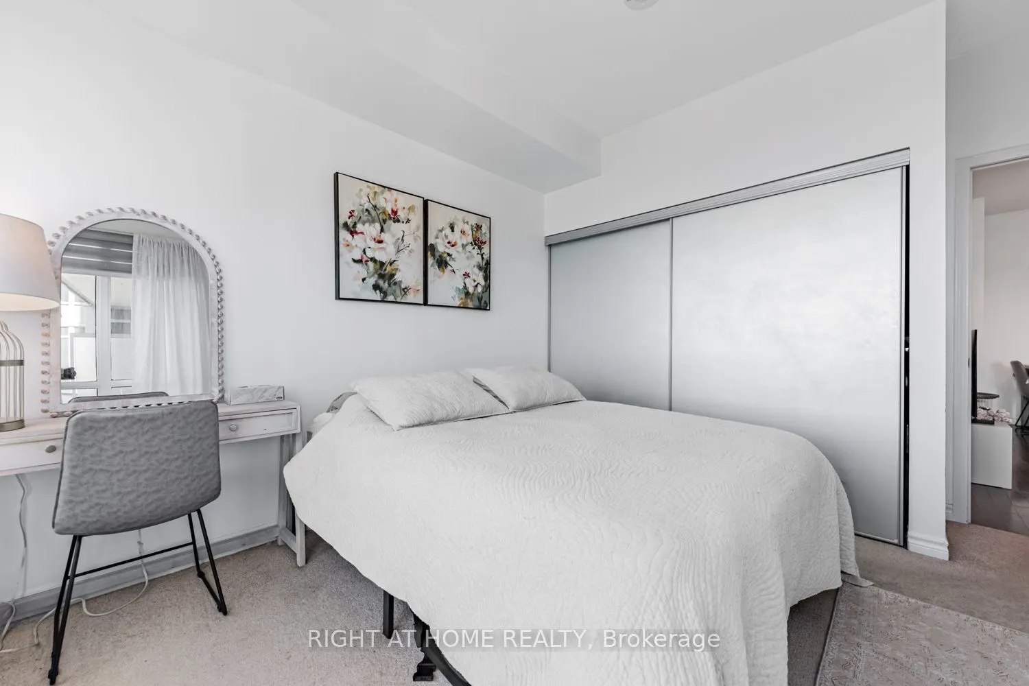 18 Holmes Avenue, #815
