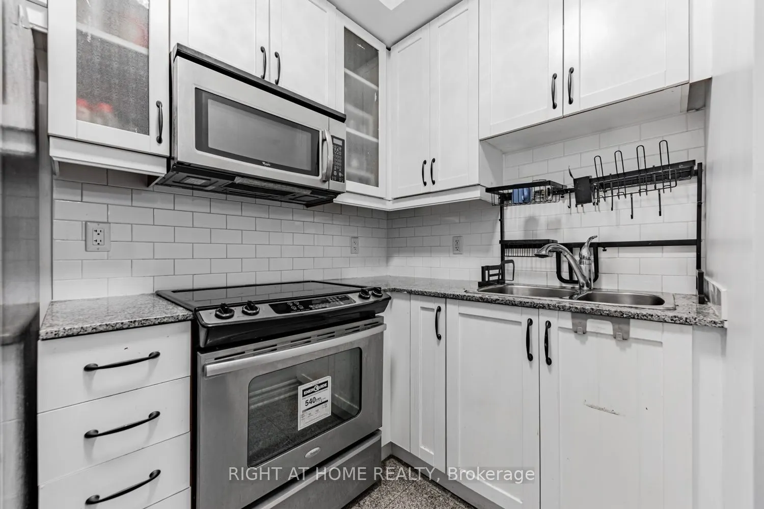 18 Holmes Avenue, #815