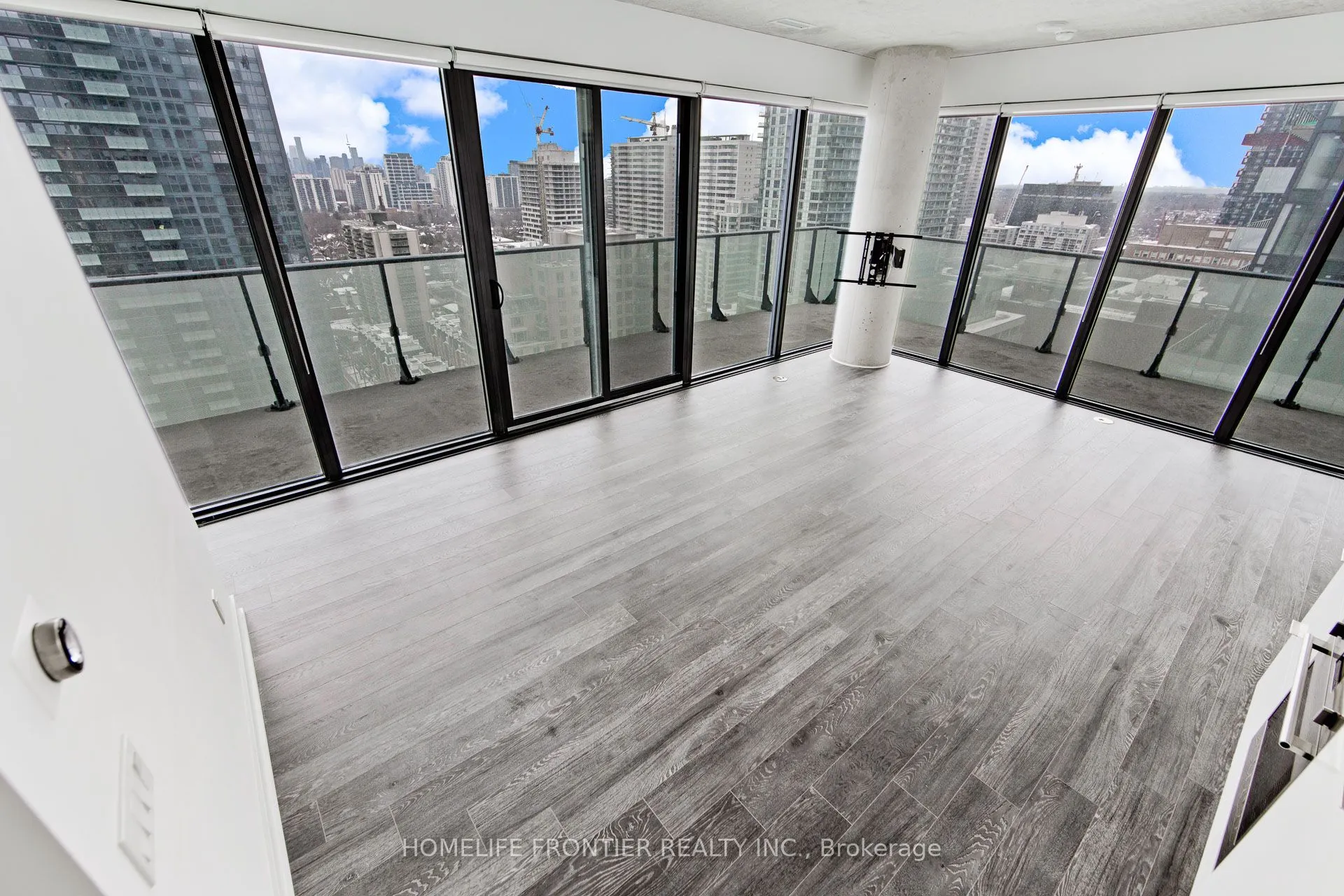 185 Roehampton Avenue, #2110