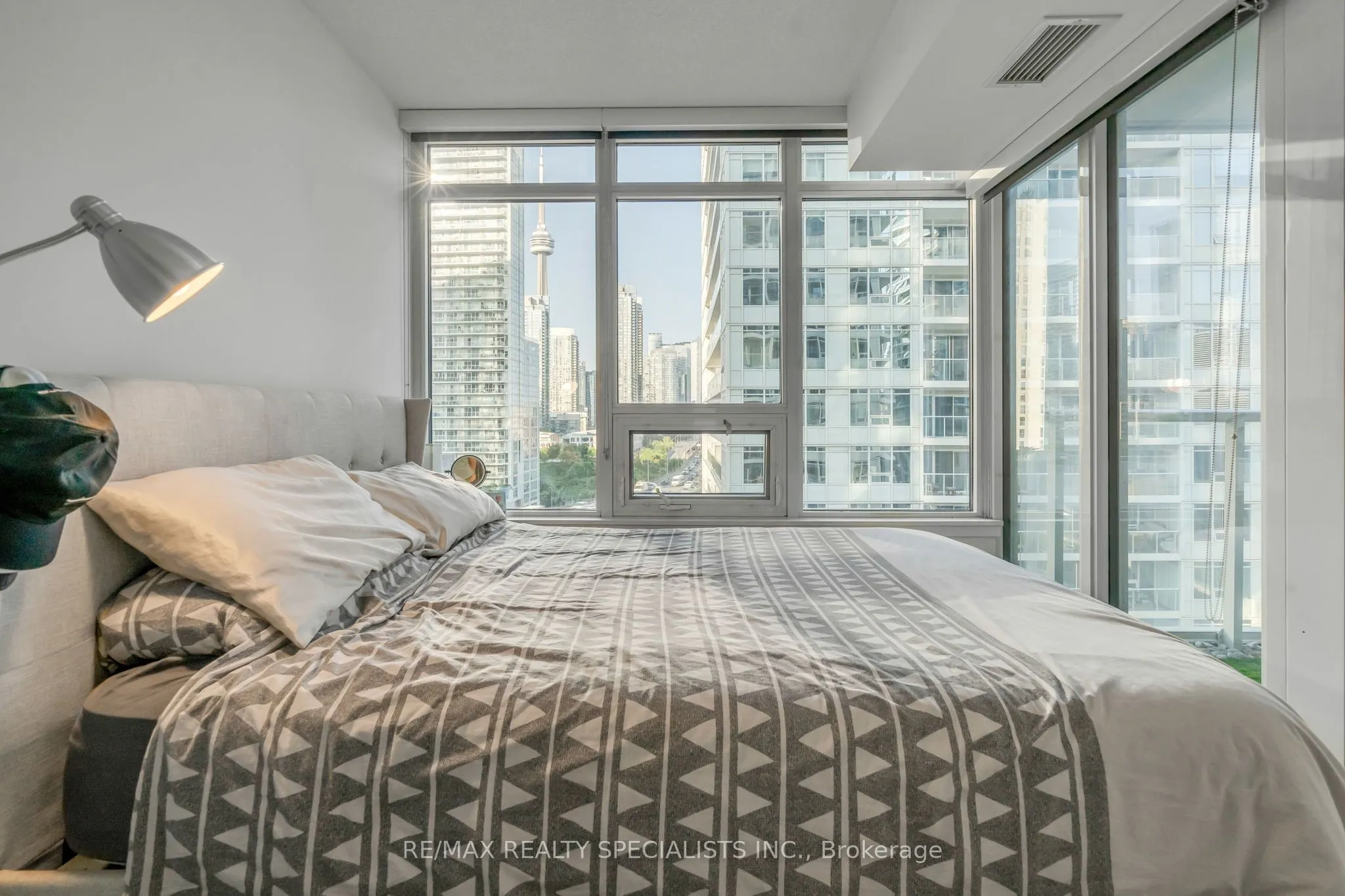 19 Bathurst Street, #1109