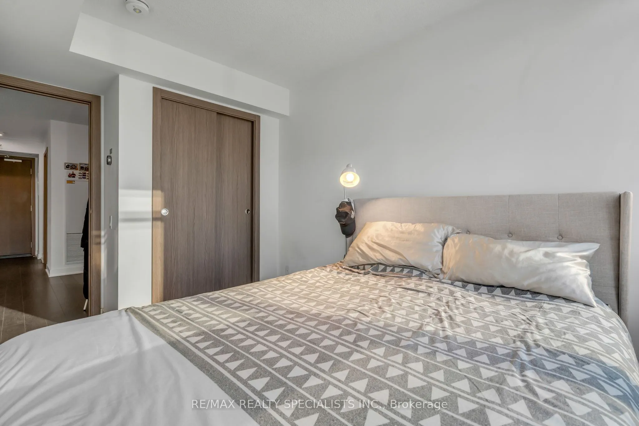 19 Bathurst Street, #1109