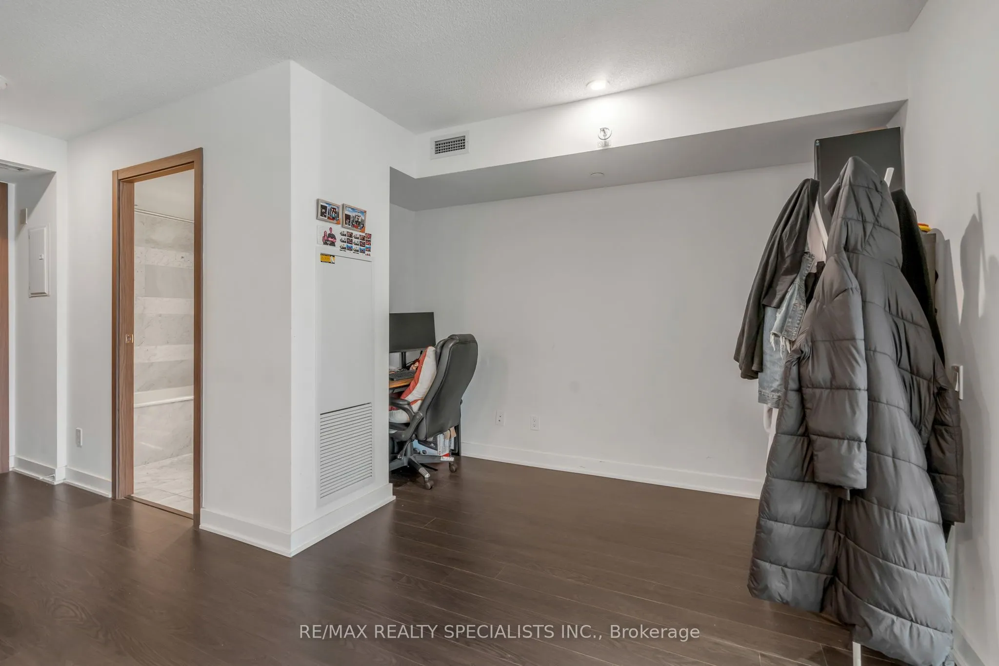 19 Bathurst Street, #1109